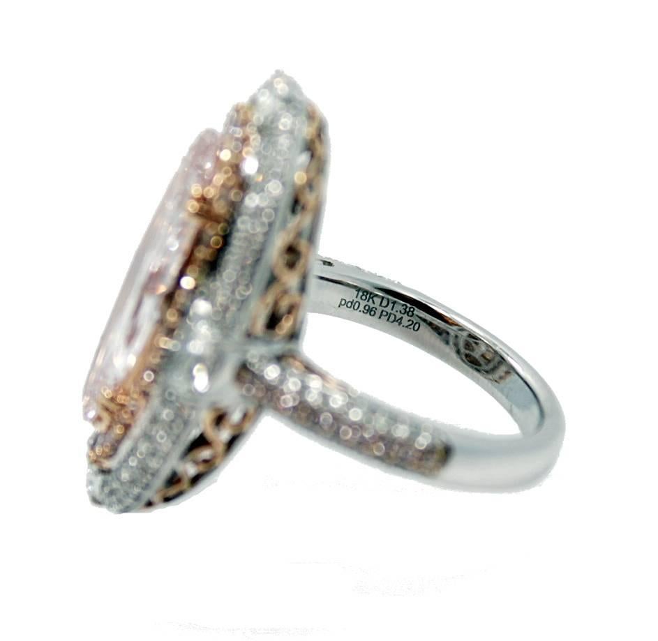 Natürlicher hellrosa GIA-zertifizierter 4,20 Karat ovaler Diamant in Gregg Ruth-Montierung im Angebot 4