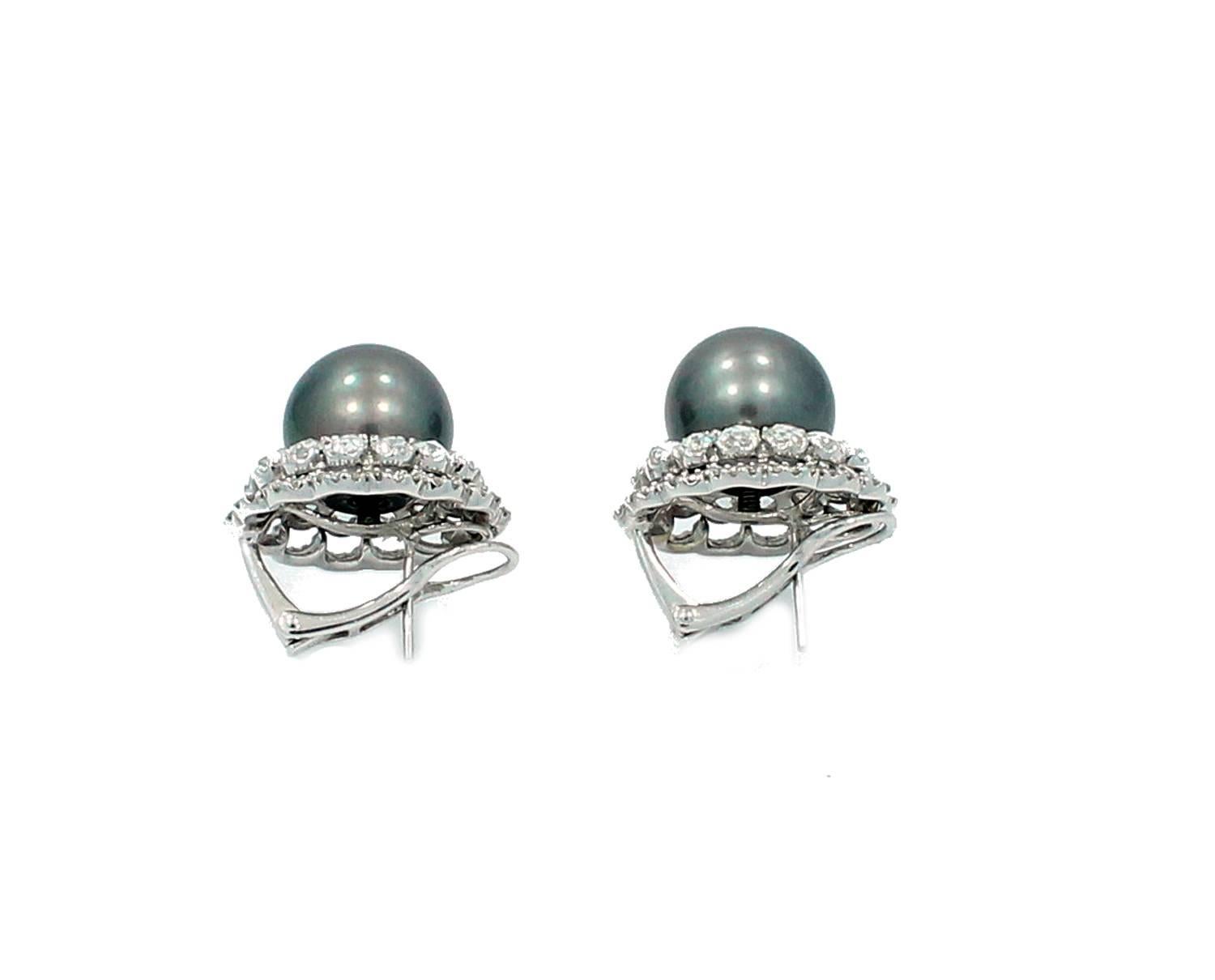 18K White Gold with 13mm detachable White and Black Pearls. These earrings also have 28 Rose Cut Diamonds which equal a total of 2.00 carats and 112 round brilliant diamonds which equal a total of .85 carats; G-H color/VS-SI Clarity. Total Diamond