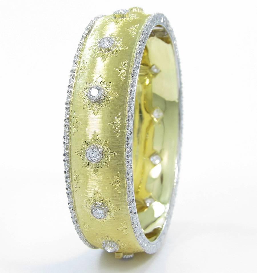 Buccellati Capri Diamond Gold Bangle Bracelet  In Excellent Condition For Sale In Naples, FL