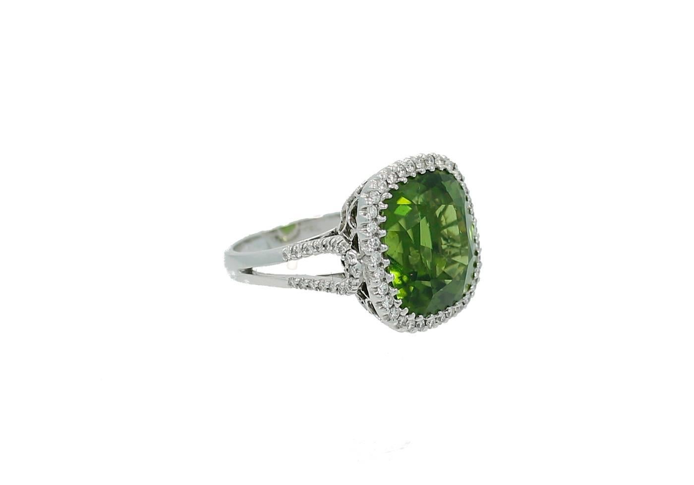 Burmese Peridot Diamond Gold Ring In Excellent Condition For Sale In Naples, FL