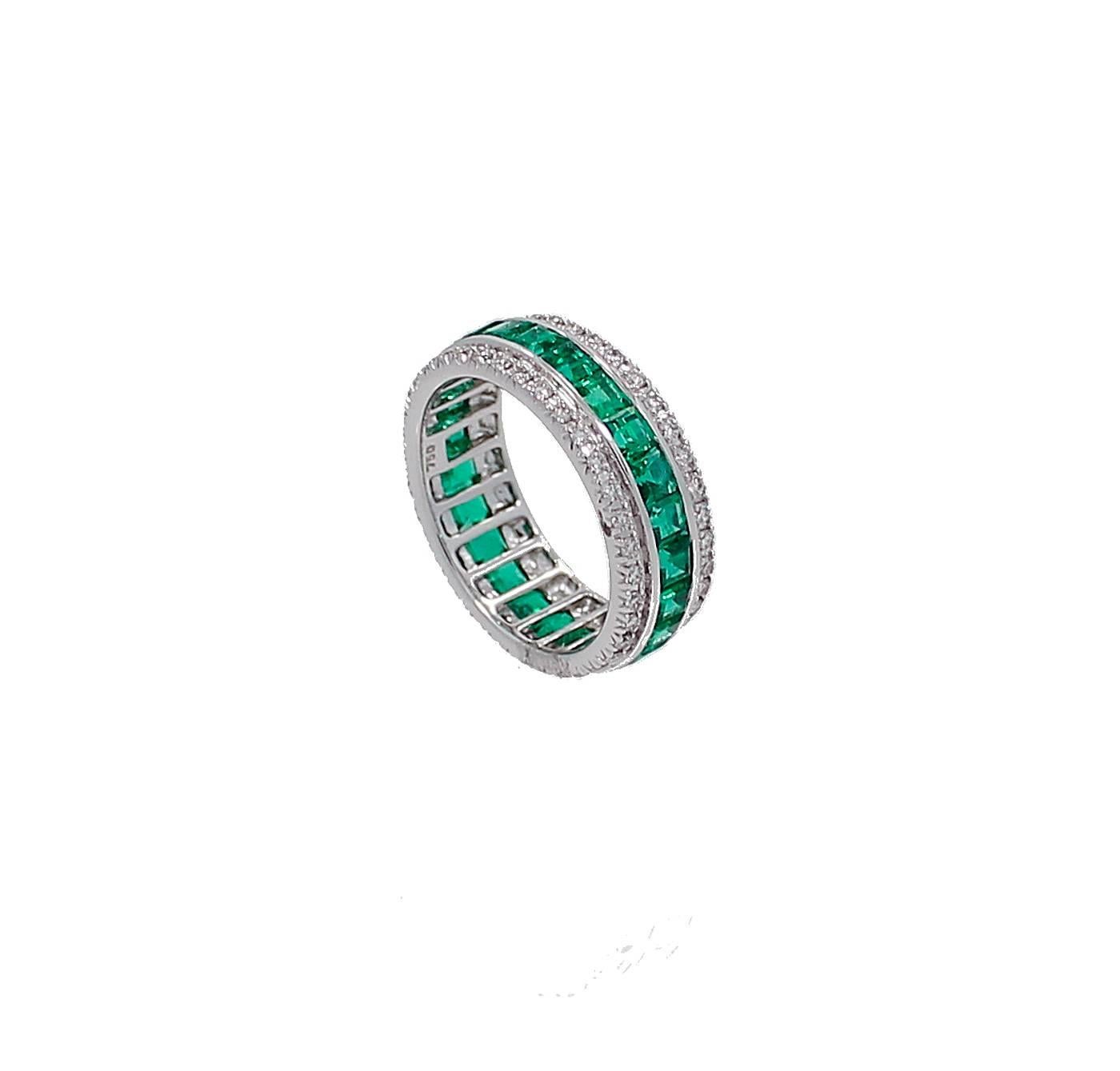 Emerald Diamond Gold Eternity Band Ring In Excellent Condition For Sale In Naples, FL