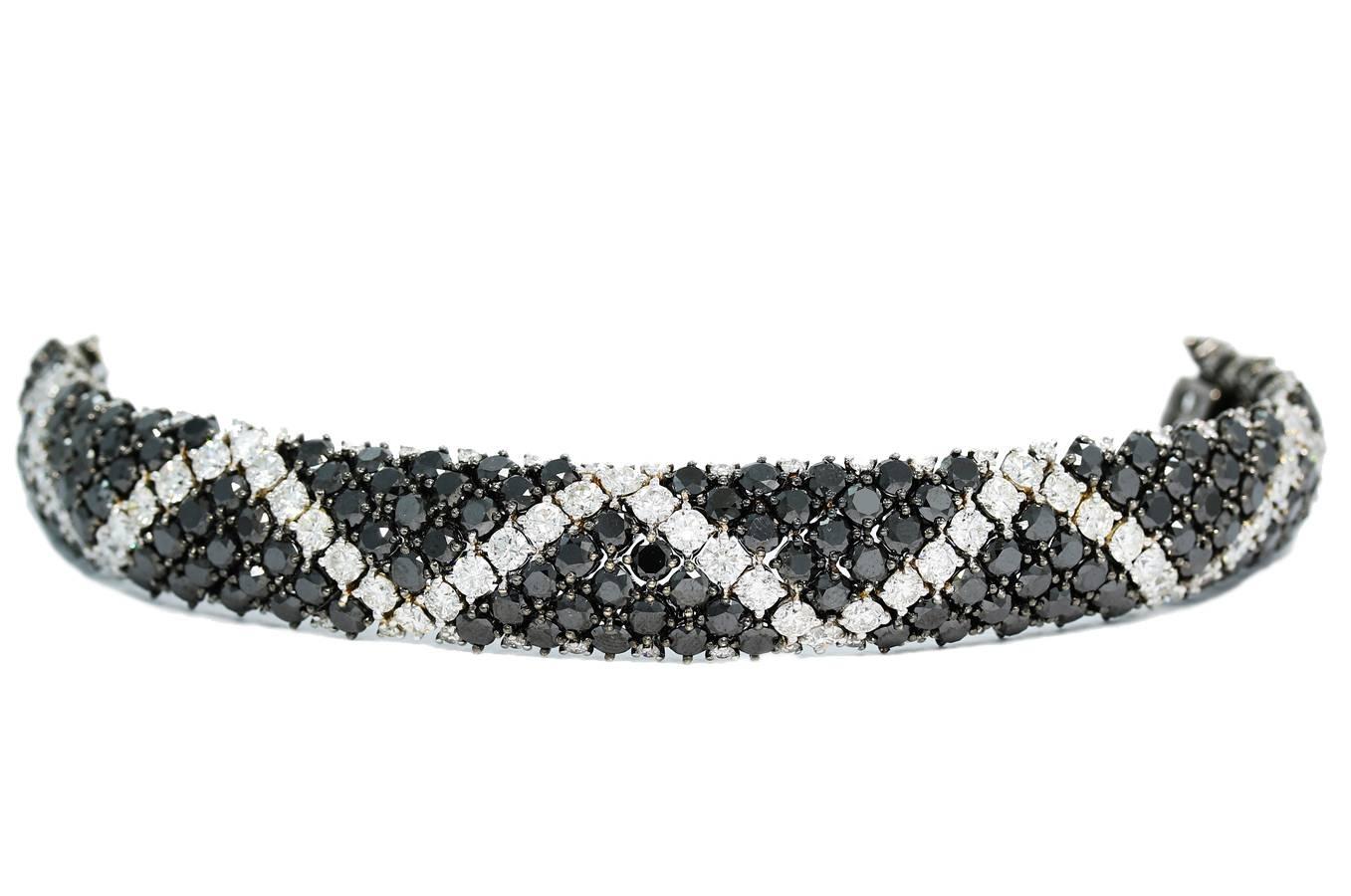 This beautiful bracelet holds 11.04cts of G, SI quality round brilliant cut diamonds in a zig zag pattern and filling out the rest of the bracelet is 29.69cts of black diamonds. All diamonds are securely set in 18k white gold with a black rhodium