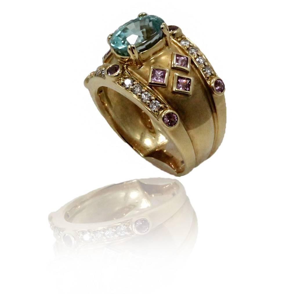 18K Yellow Gold Ring With Aquamarine and Diamonds in a Size 7