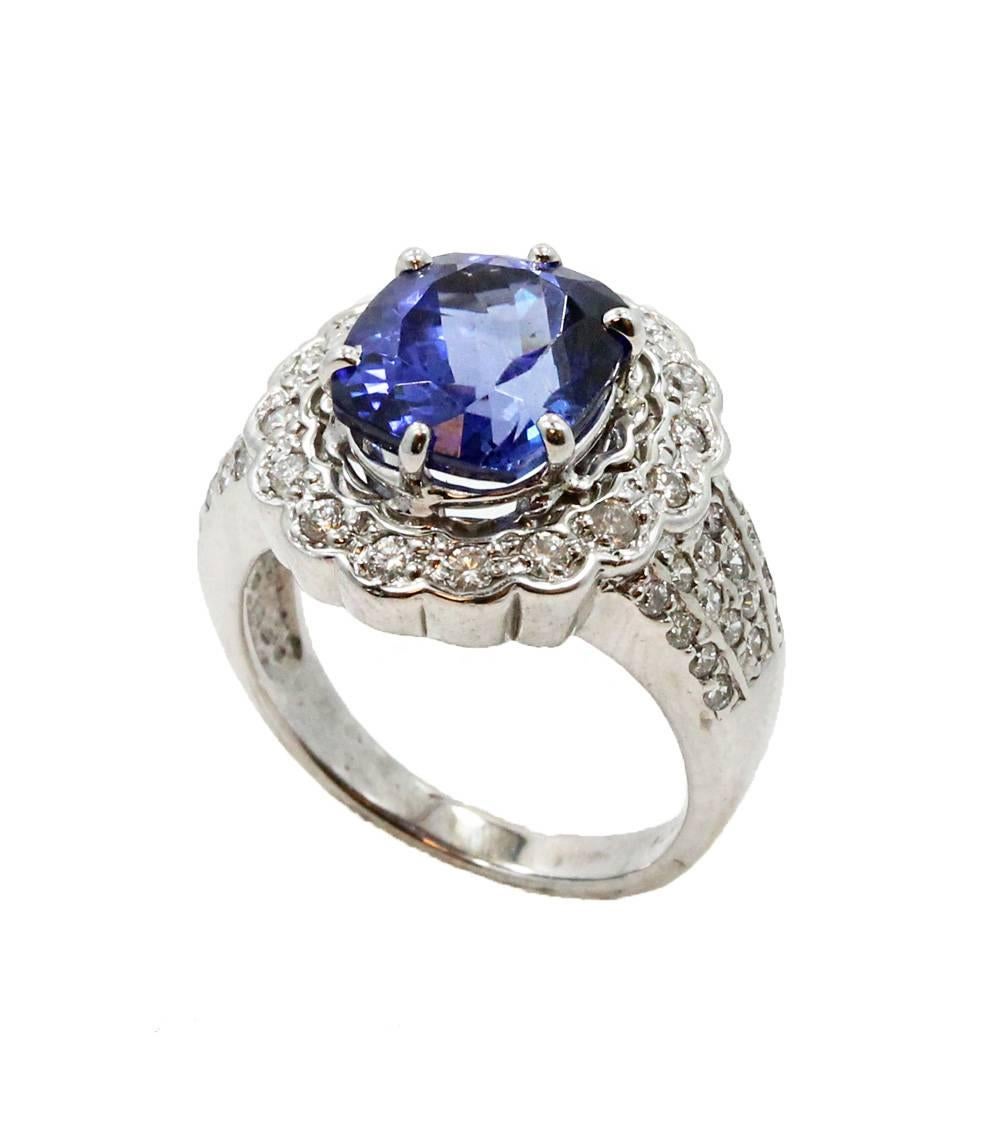  Tanzanite and Diamond Ring In Excellent Condition For Sale In Naples, FL