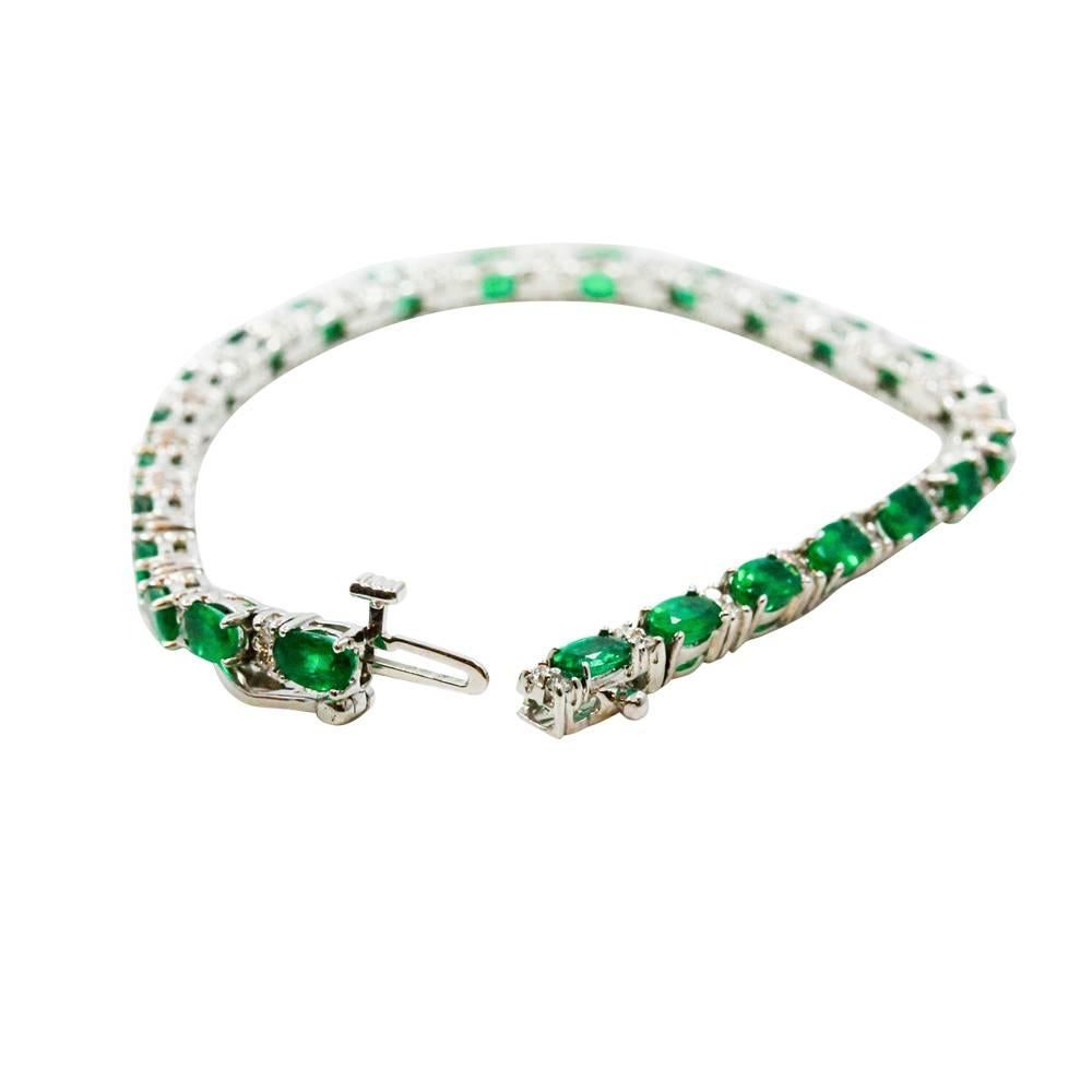 18K White Gold Bracelet With Emeralds Weighing A Total Carat Weight Of 6.33ct And Diamonds Weighing A Total Carat Weight Of 0.55ct. This Bracelet Is 7 Inches In Length.