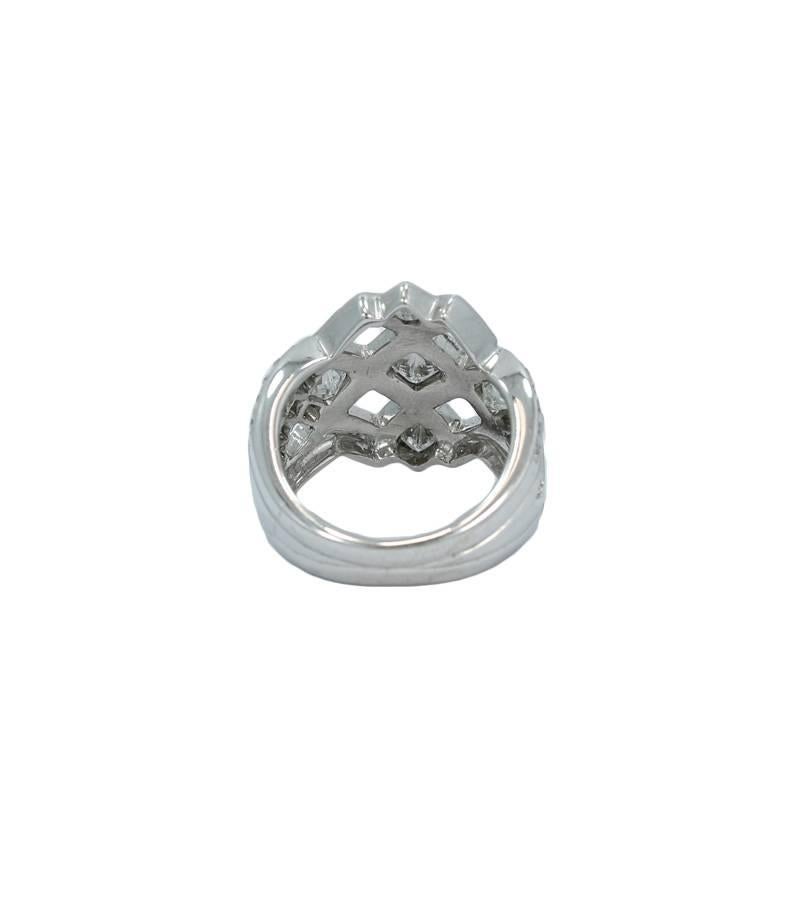 Round and Princess Cut Diamond White Gold Ring In Good Condition For Sale In Naples, FL