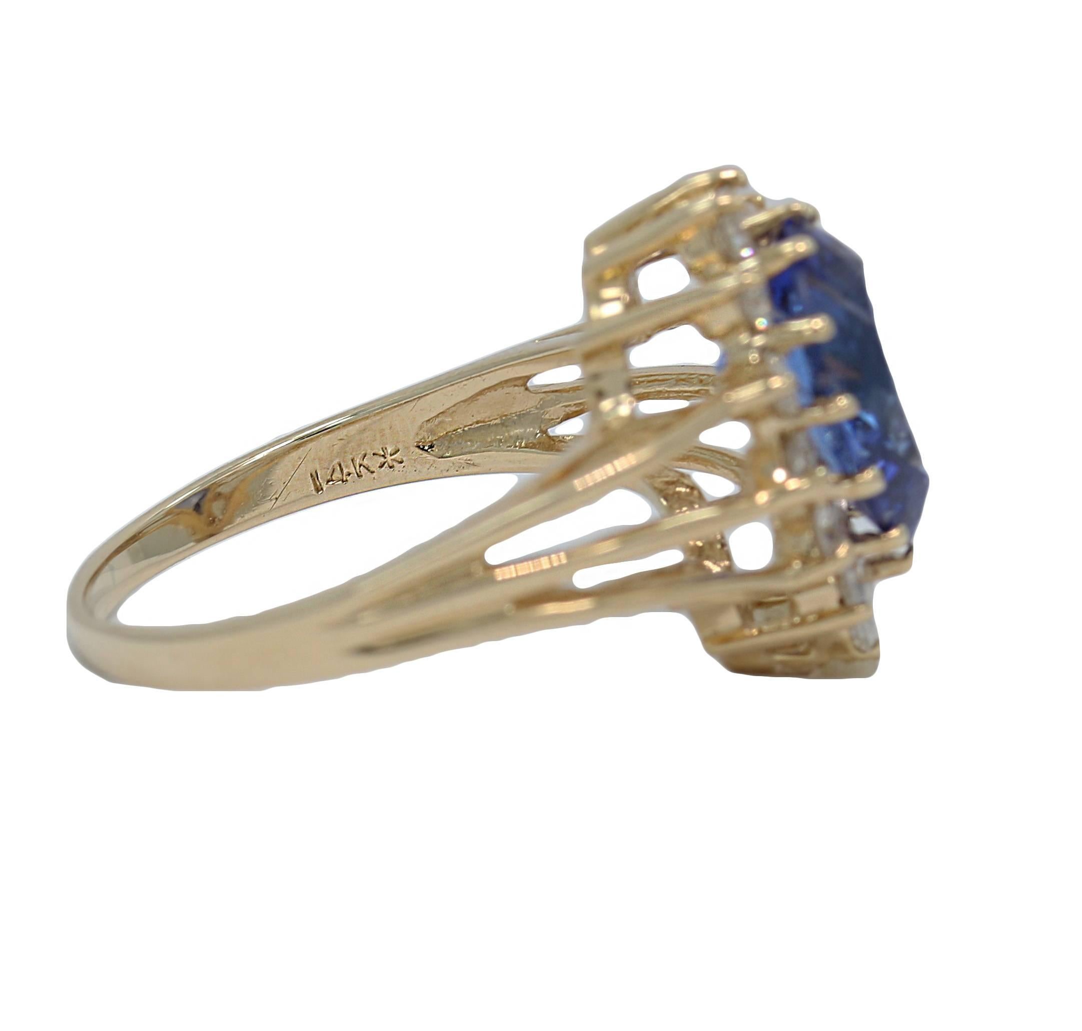 Women's or Men's Pear Shaped Tanzanite Diamond Yellow Gold Ring For Sale