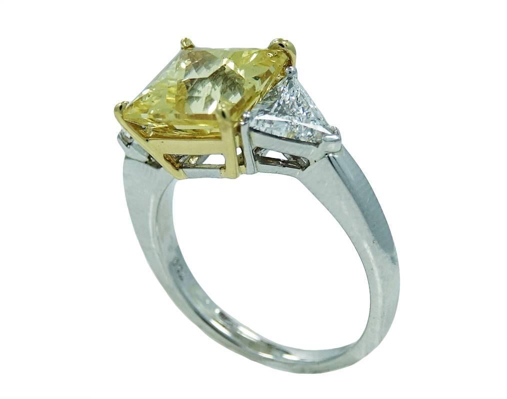 White Gold Ring with 5.16 Carat Yellow Sapphire and Two Trillion Diamonds In Excellent Condition For Sale In Naples, FL