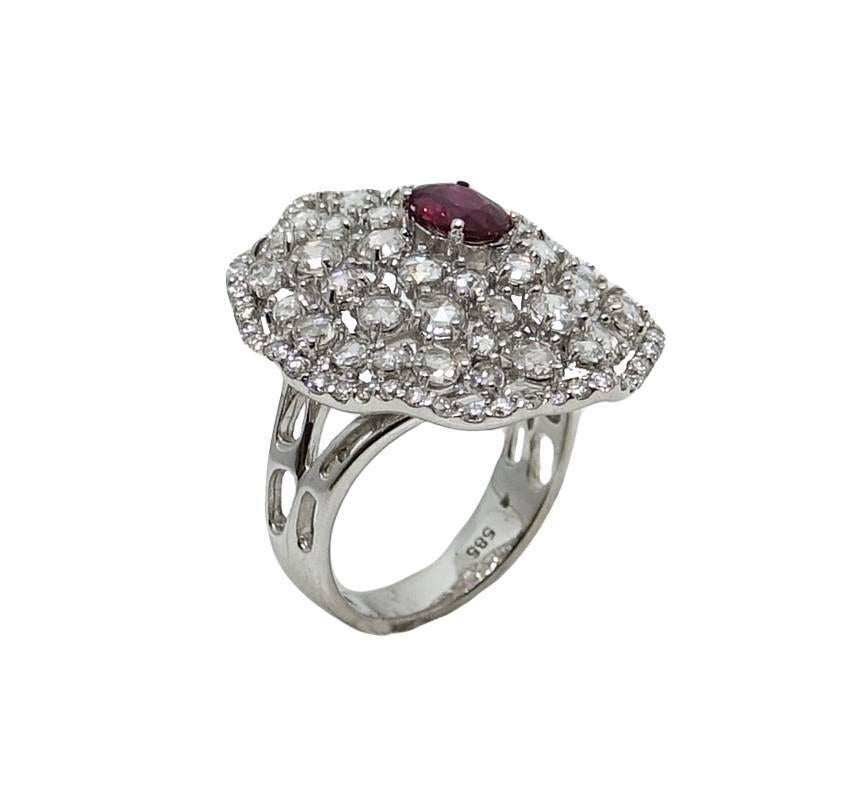Burmese Ruby and Diamond White Gold Ring In Excellent Condition For Sale In Naples, FL