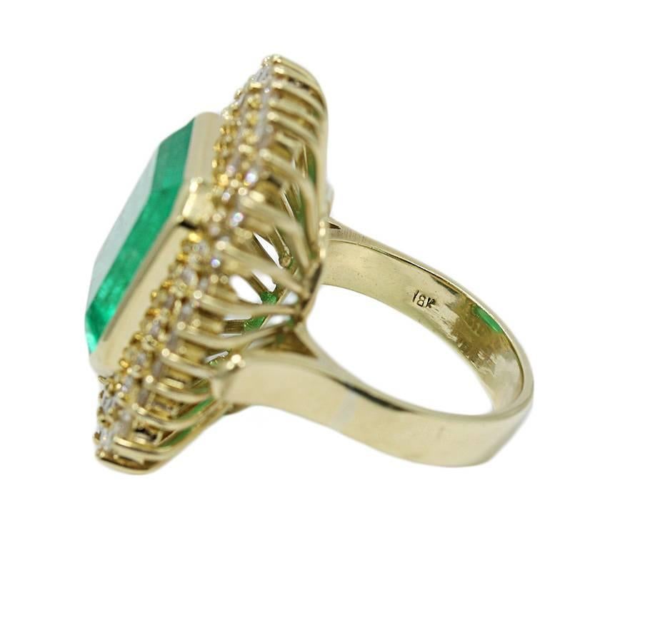 Women's or Men's Emerald and Diamond Yellow Gold Ring For Sale
