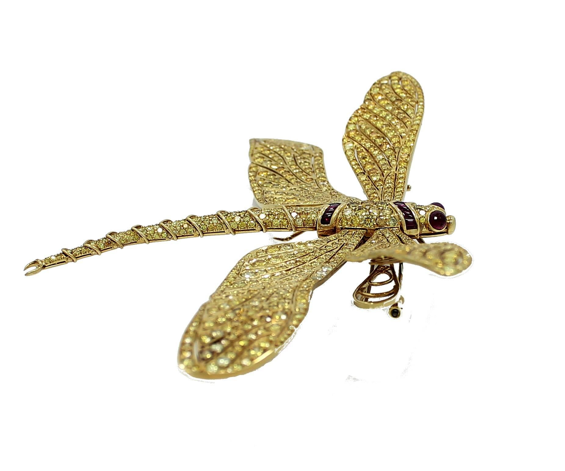 Fred Leighton 1980s Yellow Diamond Gold Tremblant Dragonfly Pin For Sale 1
