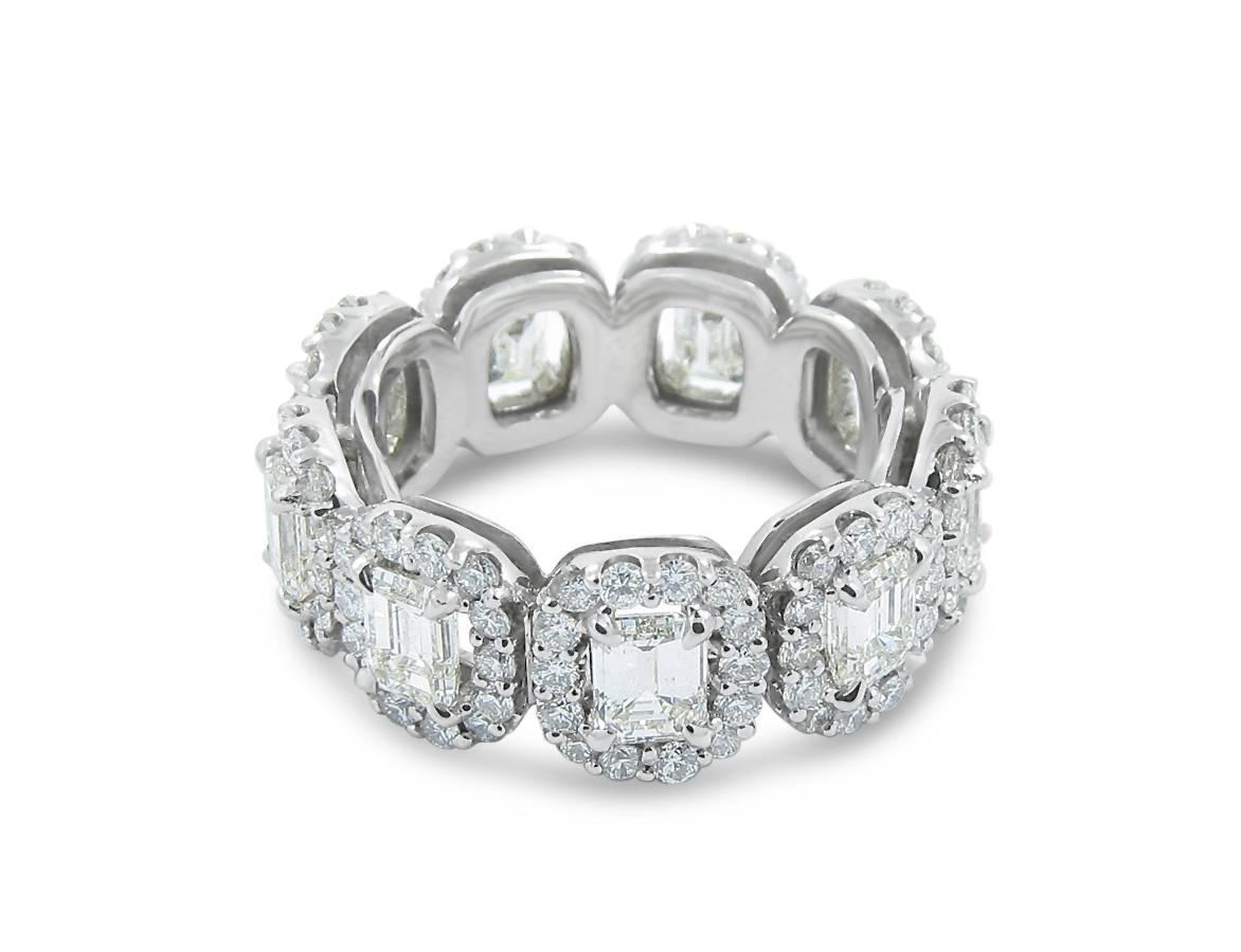 Emerald Cut Diamond gold Eternity Band Ring with Halo In New Condition For Sale In Naples, FL