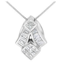 Collier pendentif de forme mixte en or blanc 14 carats avec diamant taille princesse de 1 5/8 carat
