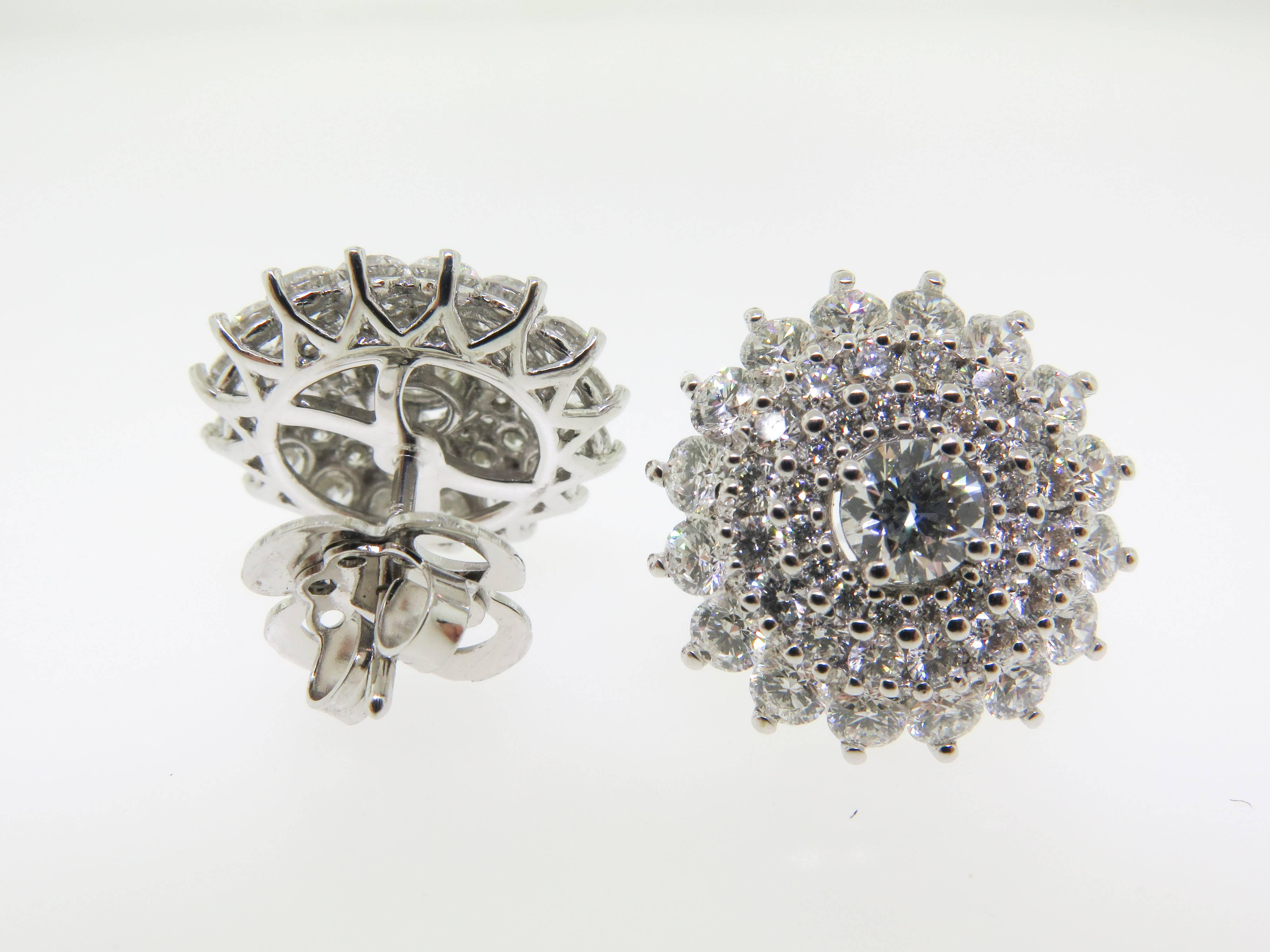 Artist 4.58 Carats Round Diamonds Gold Cluster Earrings