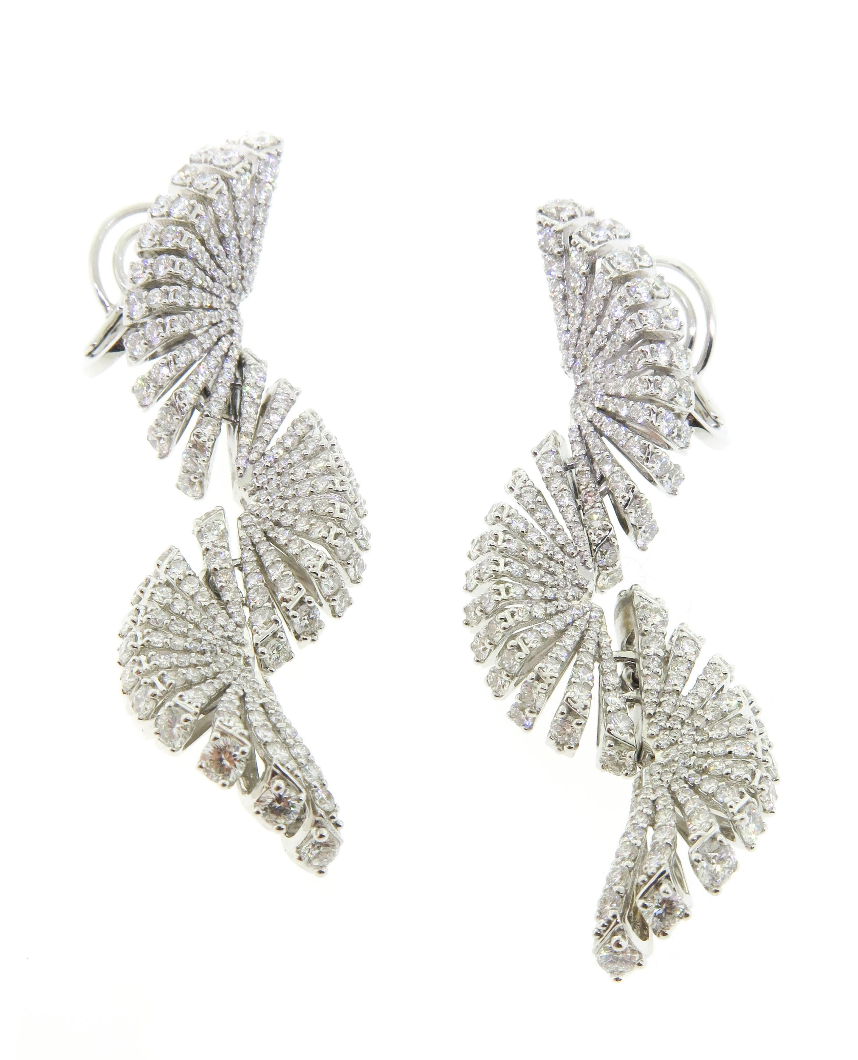 An icon of femininity... the fan symbolizes grace and movement, elegance and mystery. Dating back to 400 BC. the fan is one of the oldest women's accessory. The delicate lines and movement is translated beautifully into this stylish drop earrings