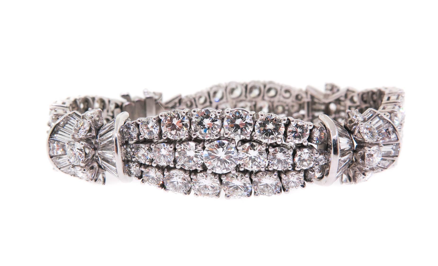 1960s  Harry Winston by Jacques Timey Diamond Platinum Bracelet In Excellent Condition In Greenwich, CT