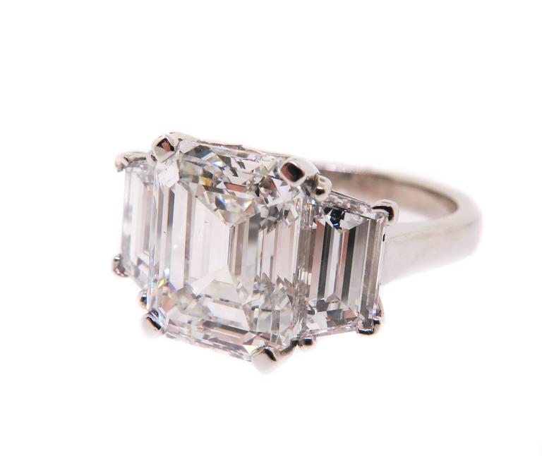 Platinum Emerald cut Diamond Ring with trapezoid sides For Sale at 1stdibs
