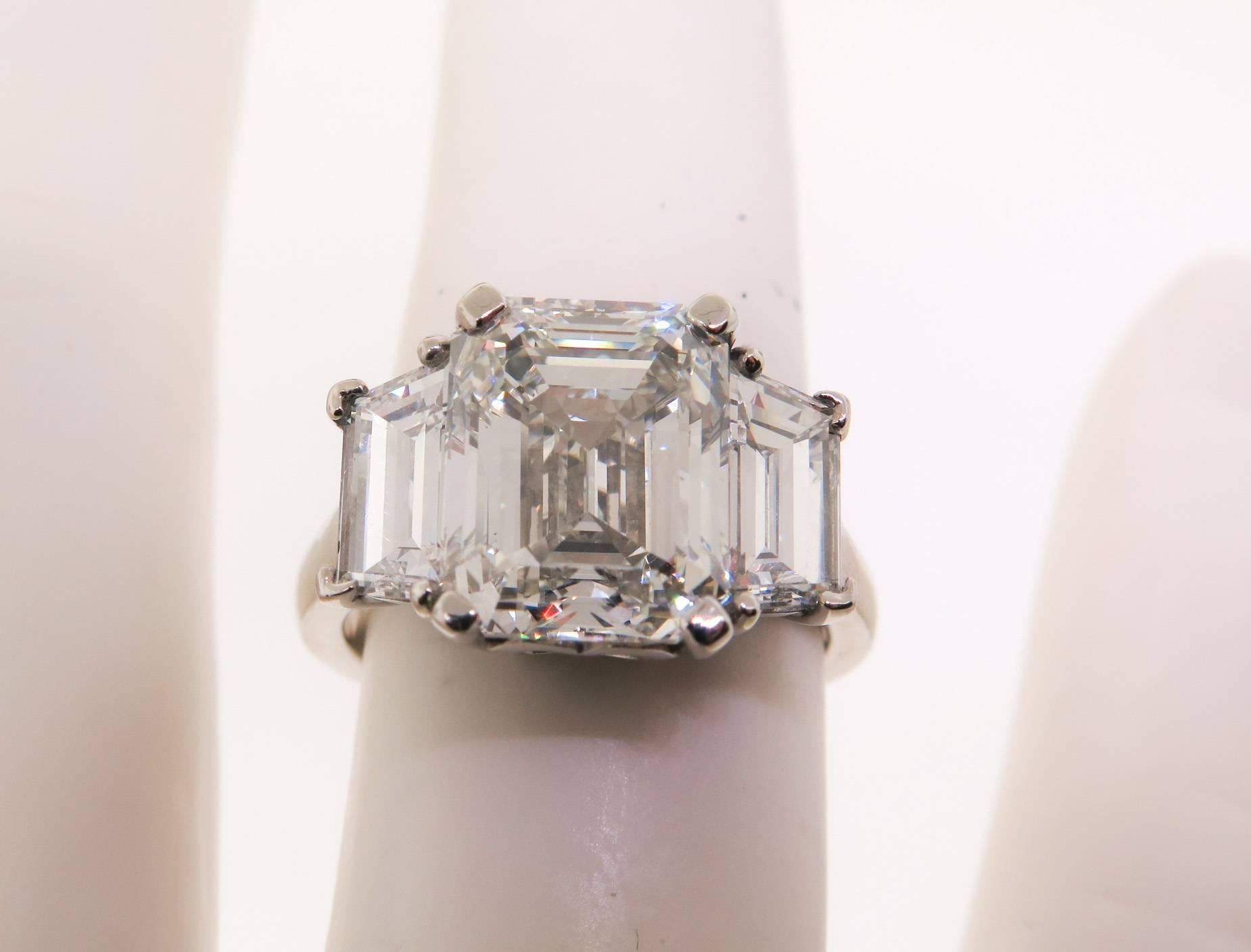 GIA Certified 5.47 carats Emerald Cut Diamond and Trapezoids Platinum Ring In New Condition In Greenwich, CT