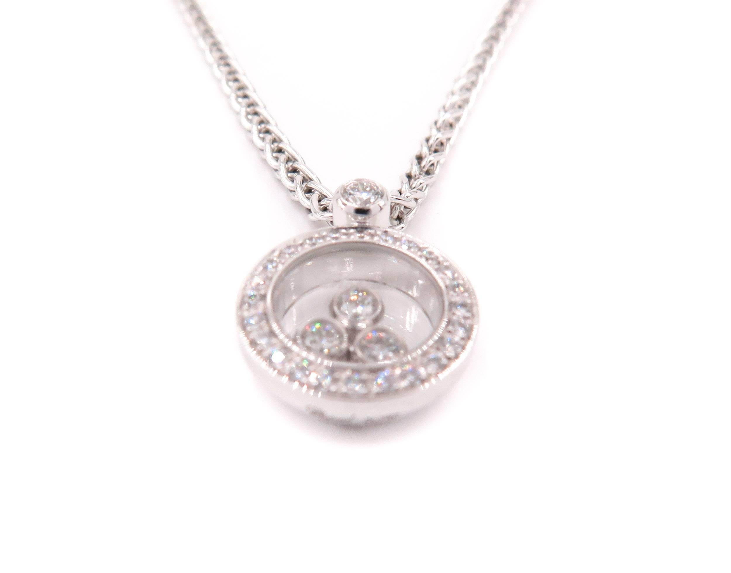 This Chopard pendant blends the pretty femininity of gentle curves with a highly contemporary look. Within the two sapphire crystals of this round pendant in 18k white gold, a dazzling bezel of diamonds frame the moving diamonds floating freely in