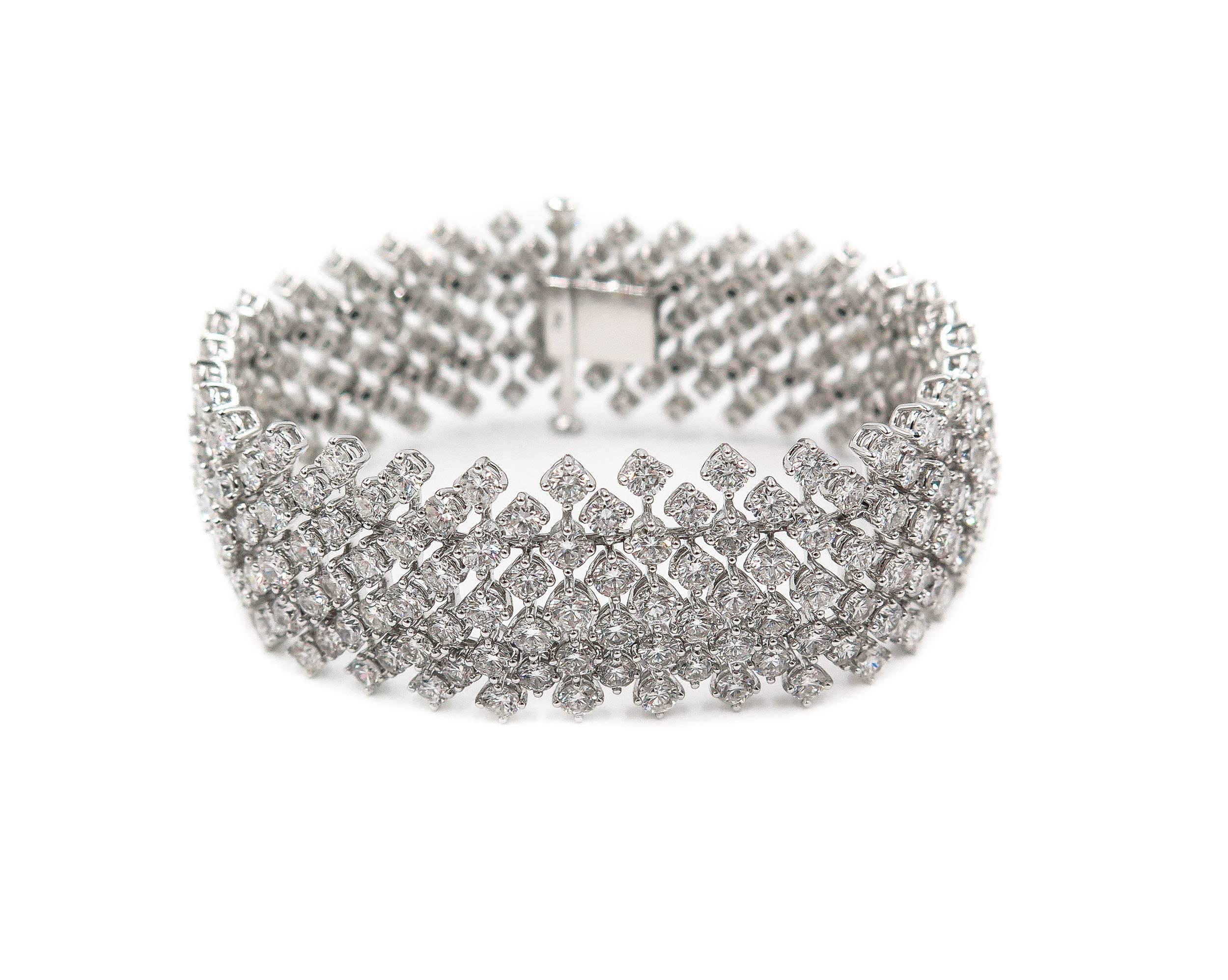 Diamond White Gold Bracelet In New Condition In Greenwich, CT