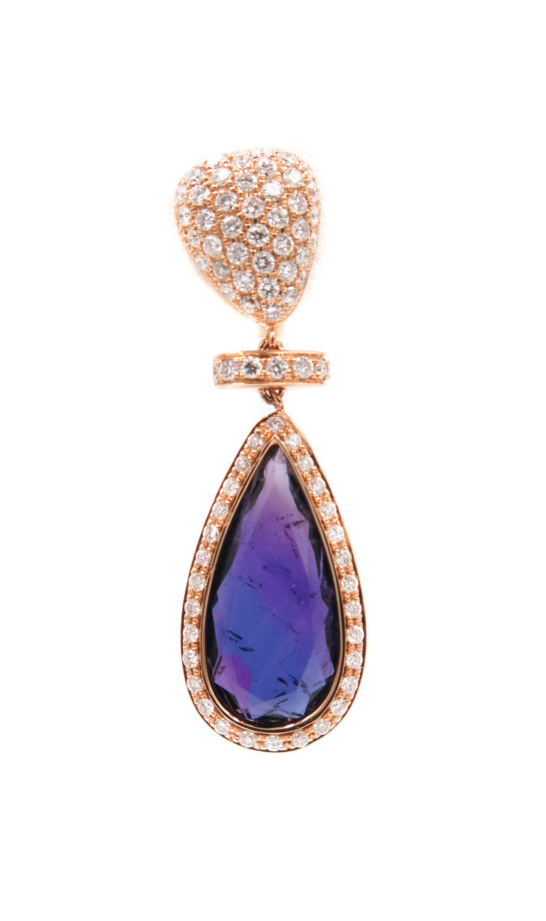 The color purple has been associated with Royalty and Monseo brings a new design in this contemporary pair of earrings respecting history and tradition with an exclusive production of unique pieces.
Handcrafted in 19K rose gold and pave set white
