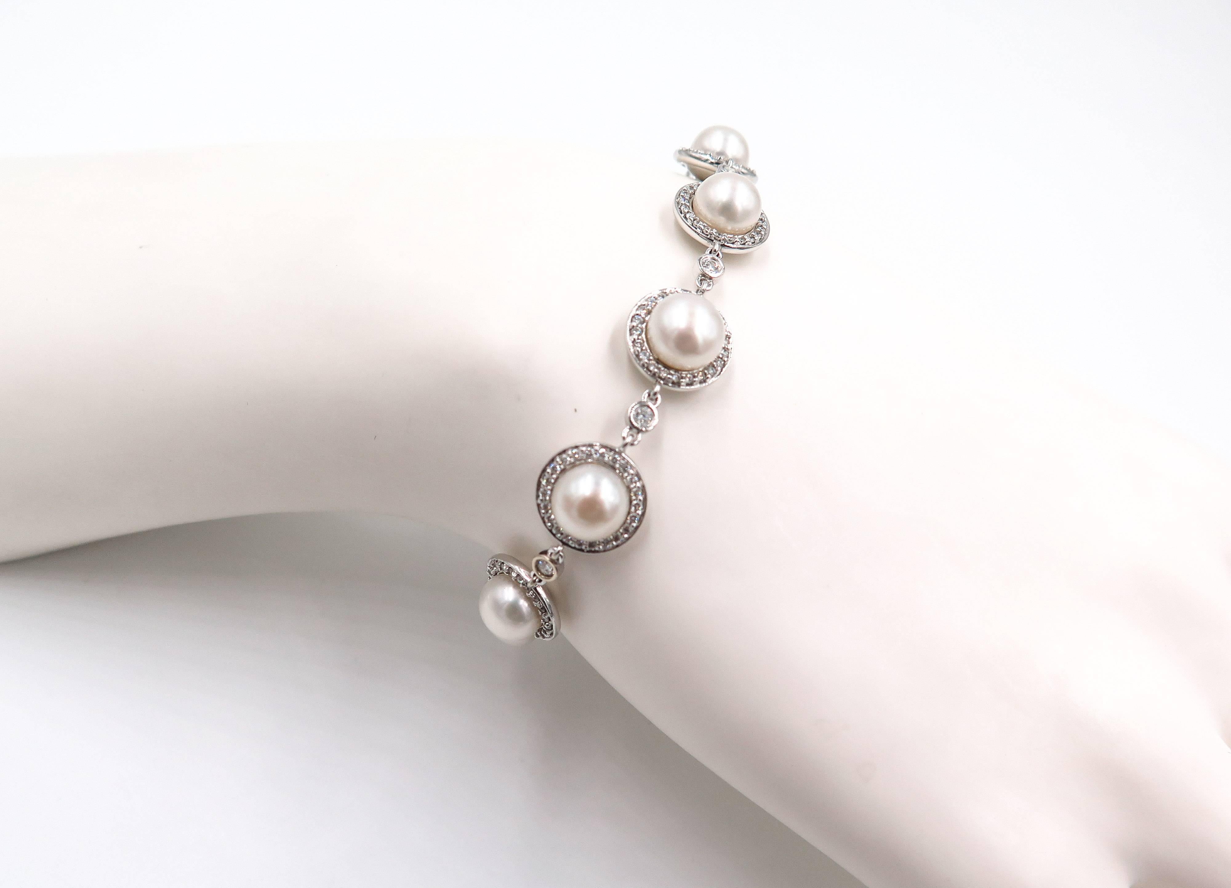 Pearls and Diamond White Gold Bracelet In Excellent Condition In Greenwich, CT