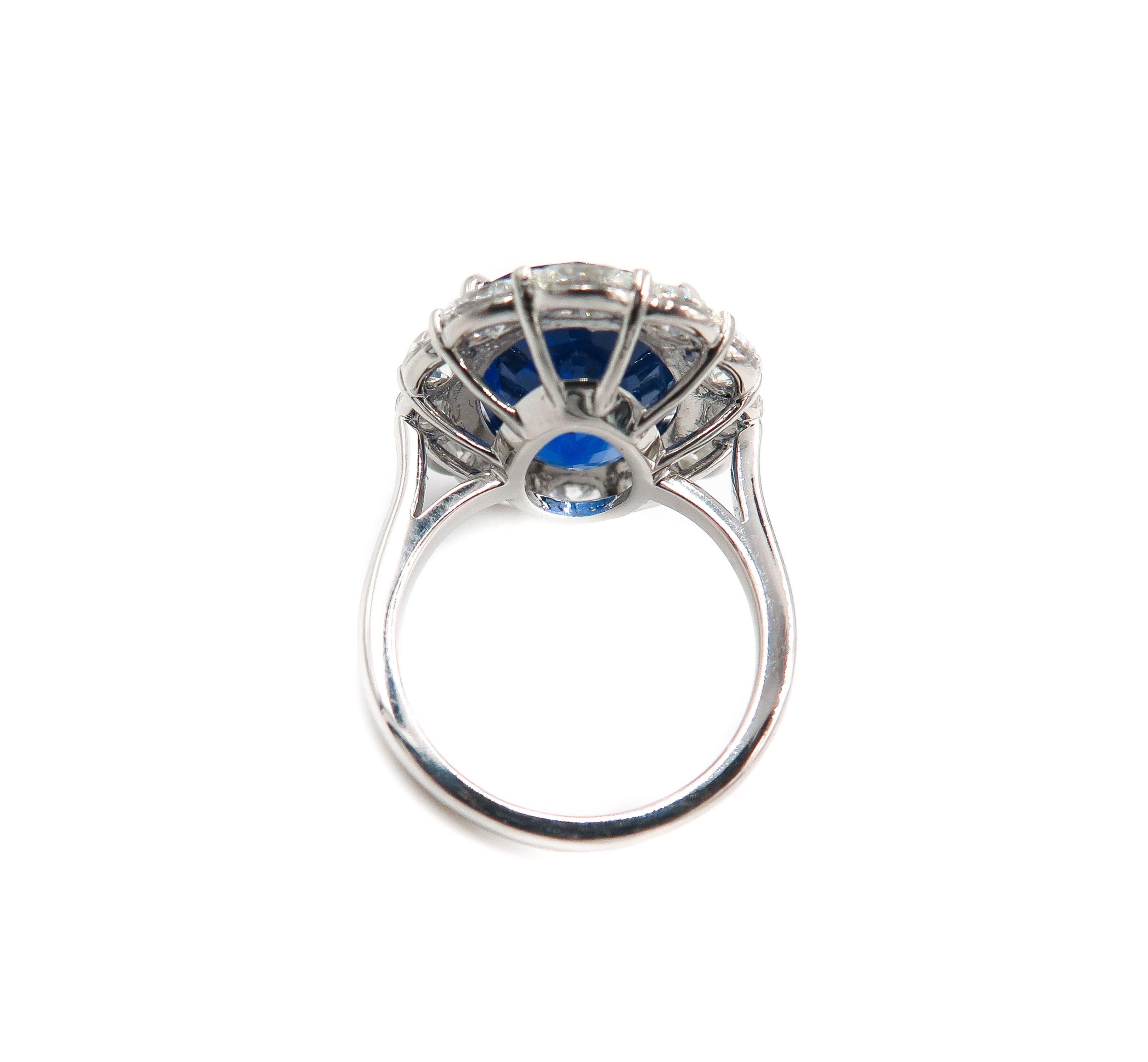 11.62 Carat Oval Sapphire Diamond Cocktail Ring In New Condition In Greenwich, CT