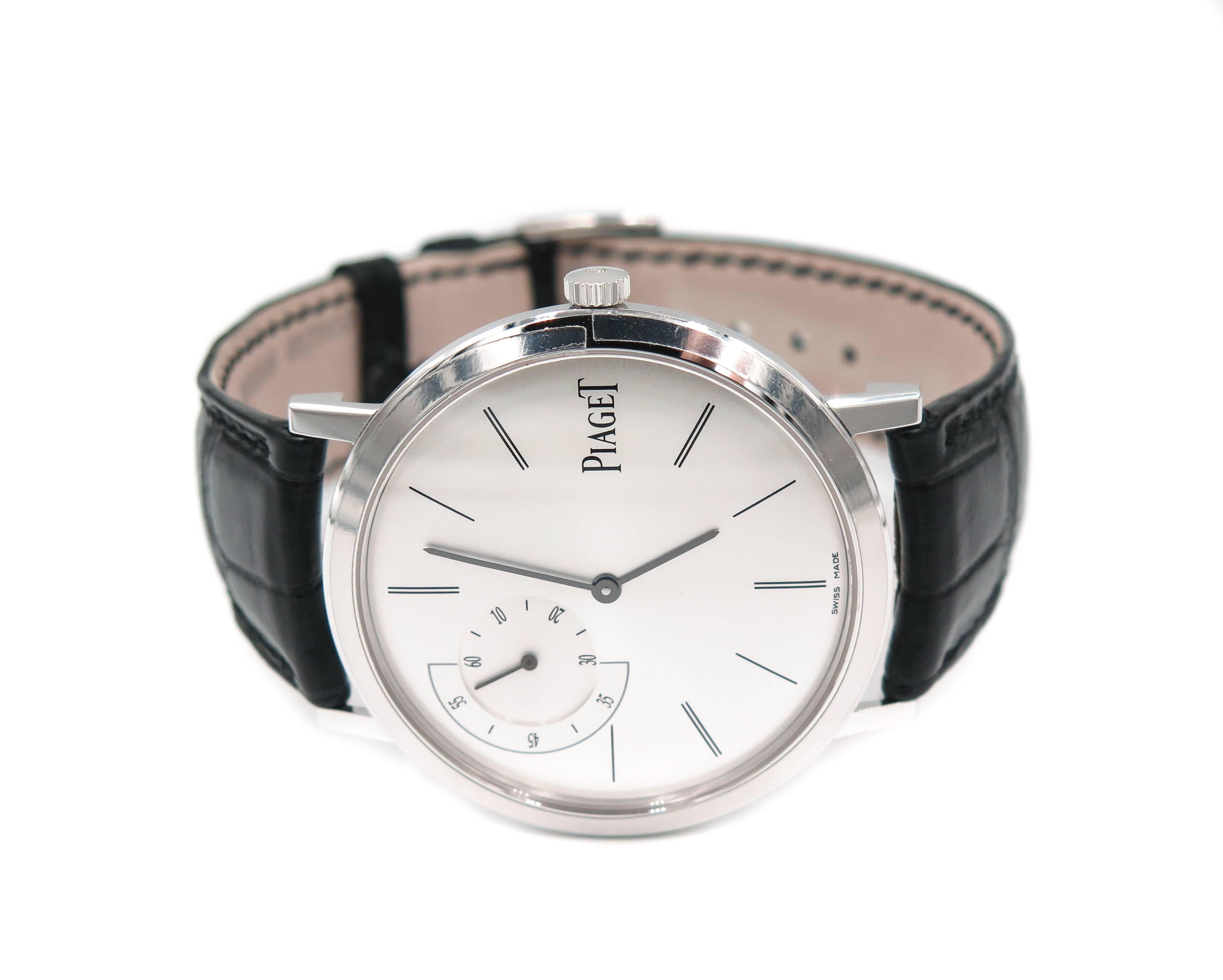 Piaget revolutionized the watchmaking world by launching an ultra-thin watch defining the codes of a new elegance. 
The unprecedented thinness of its profile and the purity of its dial endowed it with a distinguished look that immediately earned it