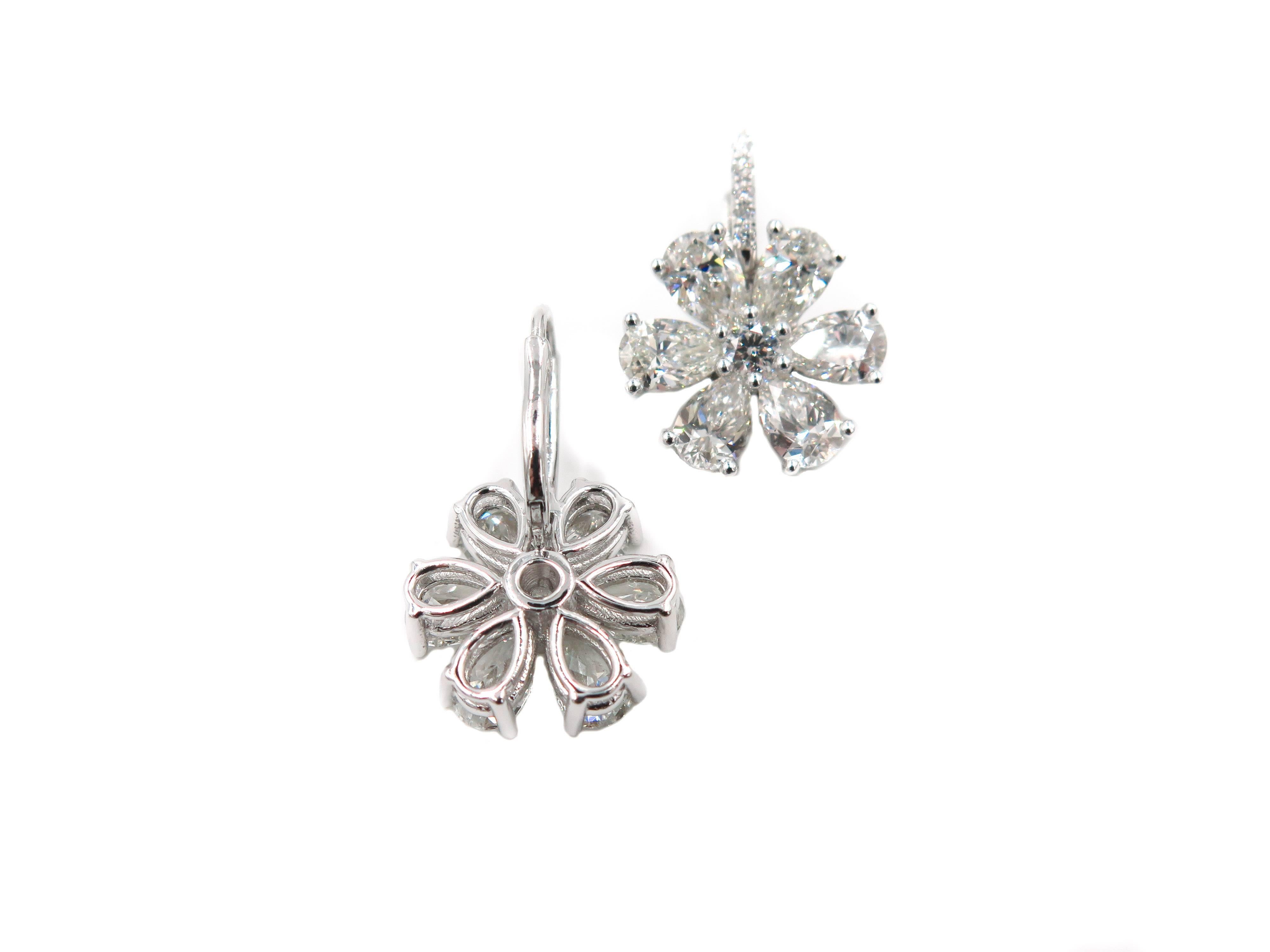 Diamond Flower Platinum Drop Earrings In New Condition In Greenwich, CT