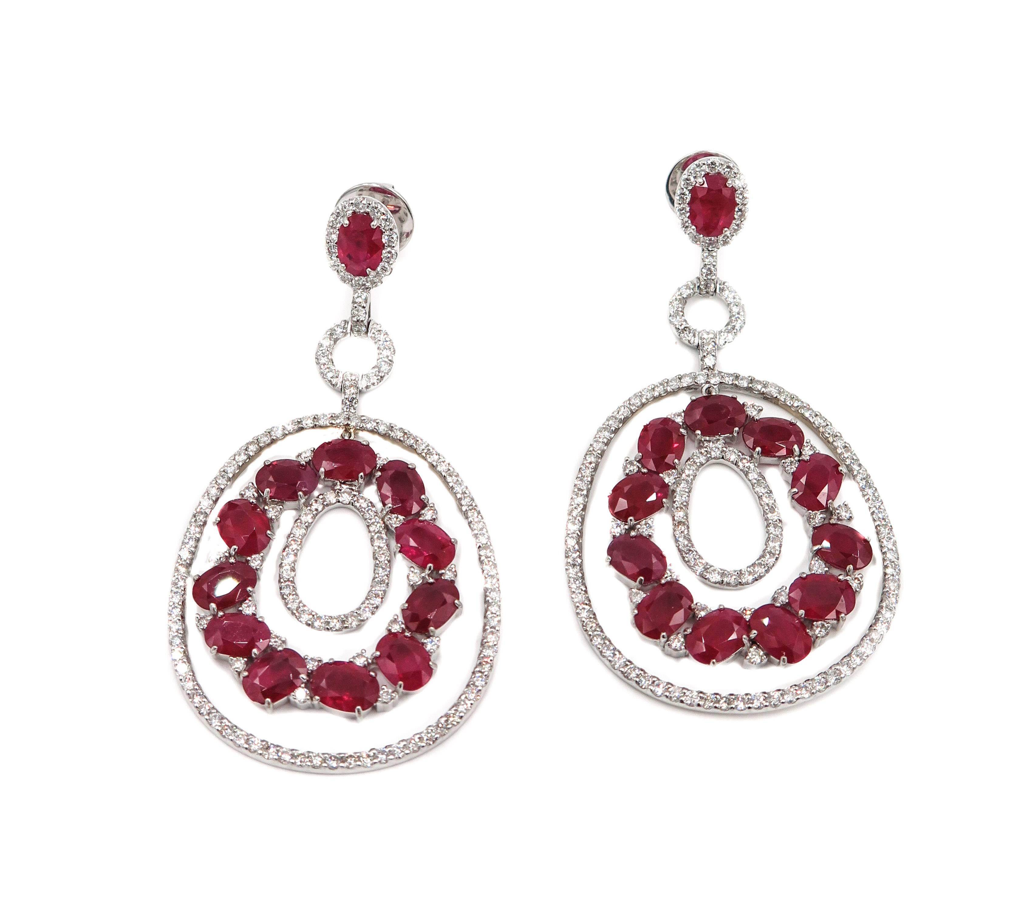 Elegant and luxurious defines these precious earrings, they represent the epitome of style. 
The design and creative process is identified by the precise and contemporary look, classic and feminine at the same time.
Handmade by experienced master