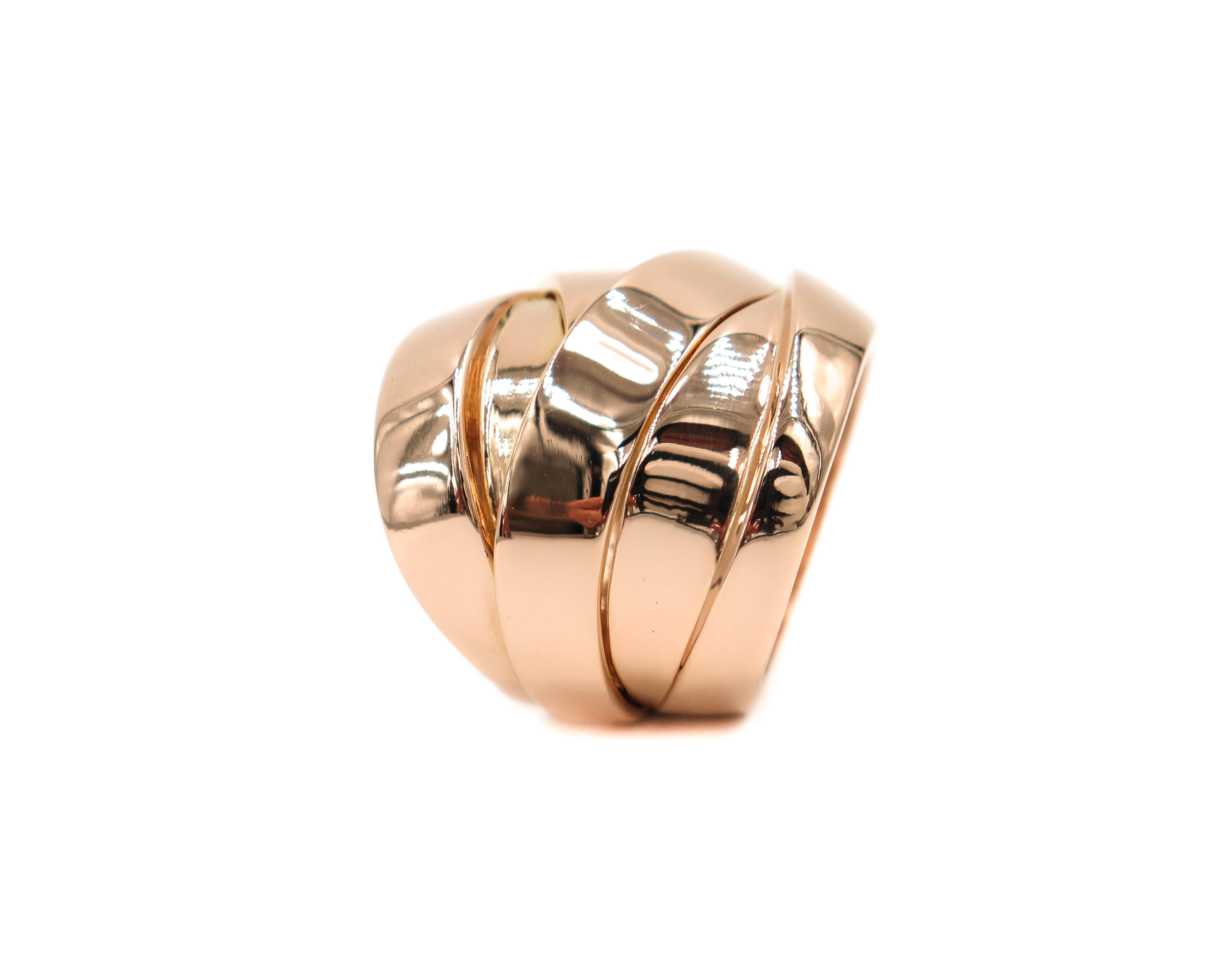 This ring captures the story of the fashion and beauty of the unforgettable era of art and cinema.
The rose gold entwines like the silks used by the Parisian couturier dressed for his unforgettable Mille ed Deuxième Nuit party. 
Recalling the edgy