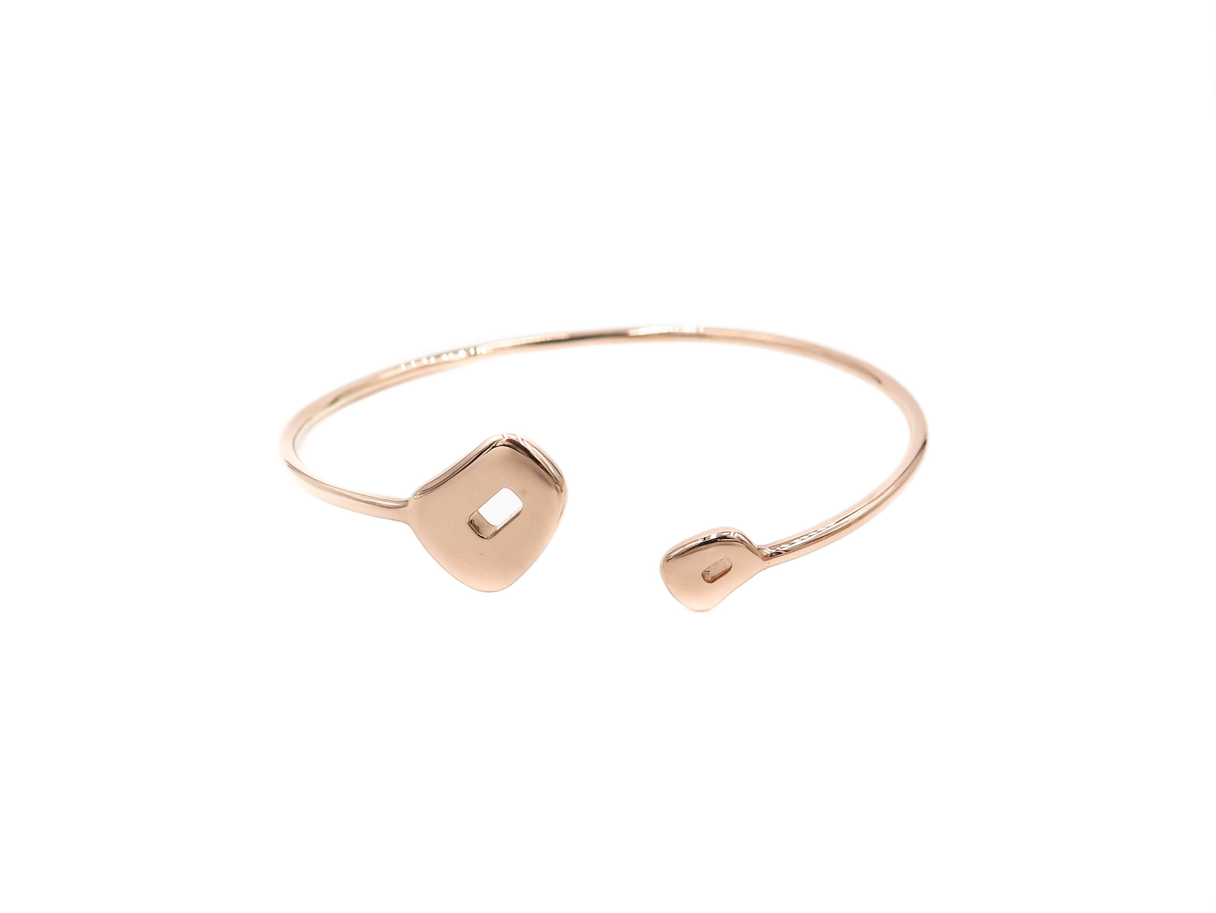 Smoothed angles and attractive irregular shapes for easy wear. 
This Puzzle bangle bracelet is also at the very top for innovation in design, materials and fun.
Handcrafted in Italy by Mattioli in 18k rose gold.
