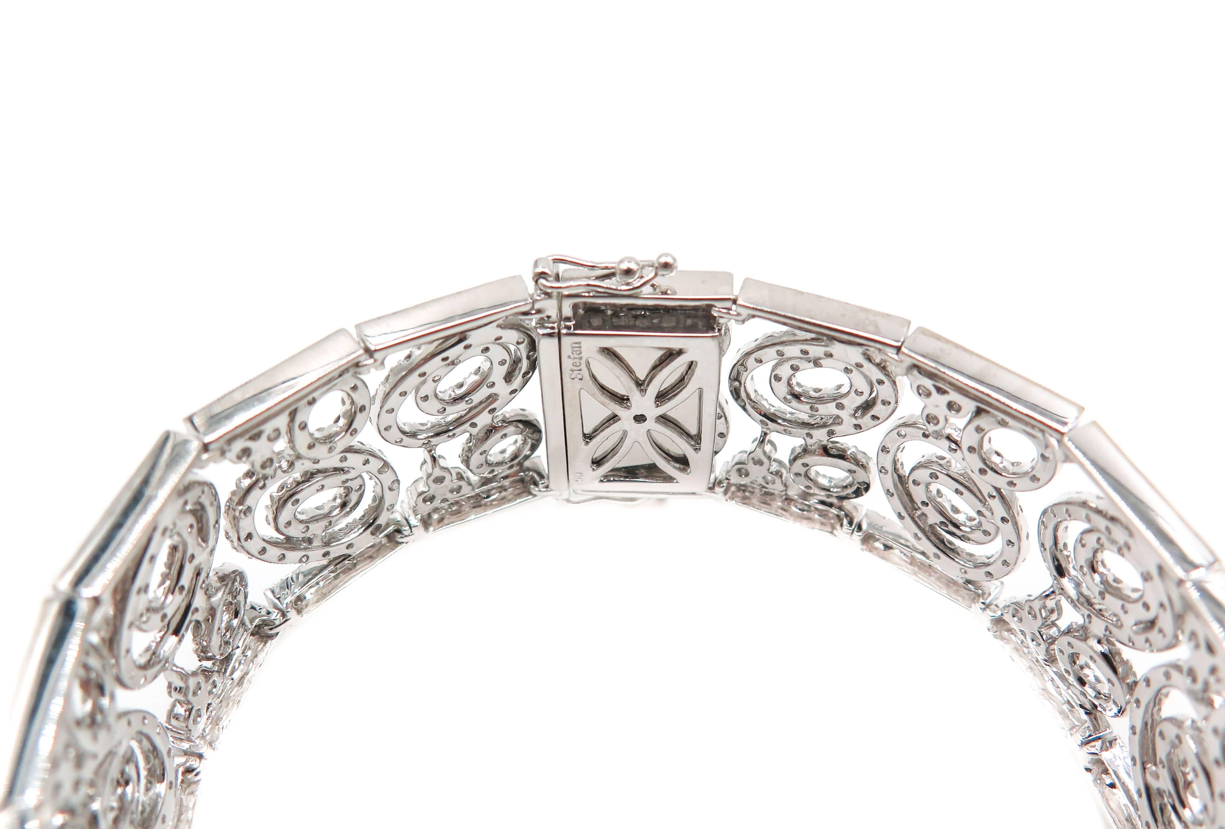 White Gold Diamond Bracelet In New Condition In Greenwich, CT