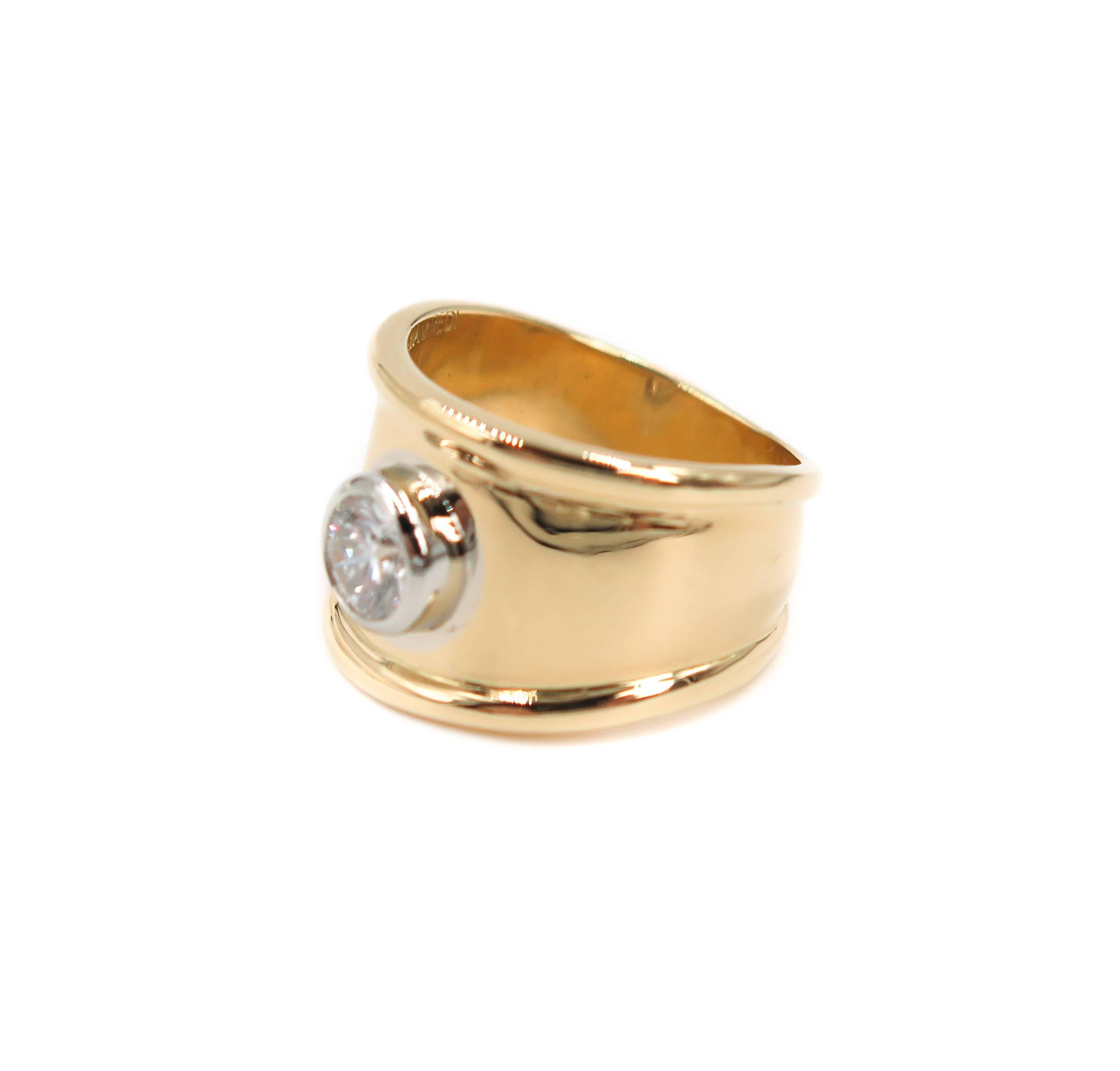 Classic Wave Yellow Gold Ring with Diamond In New Condition In Greenwich, CT
