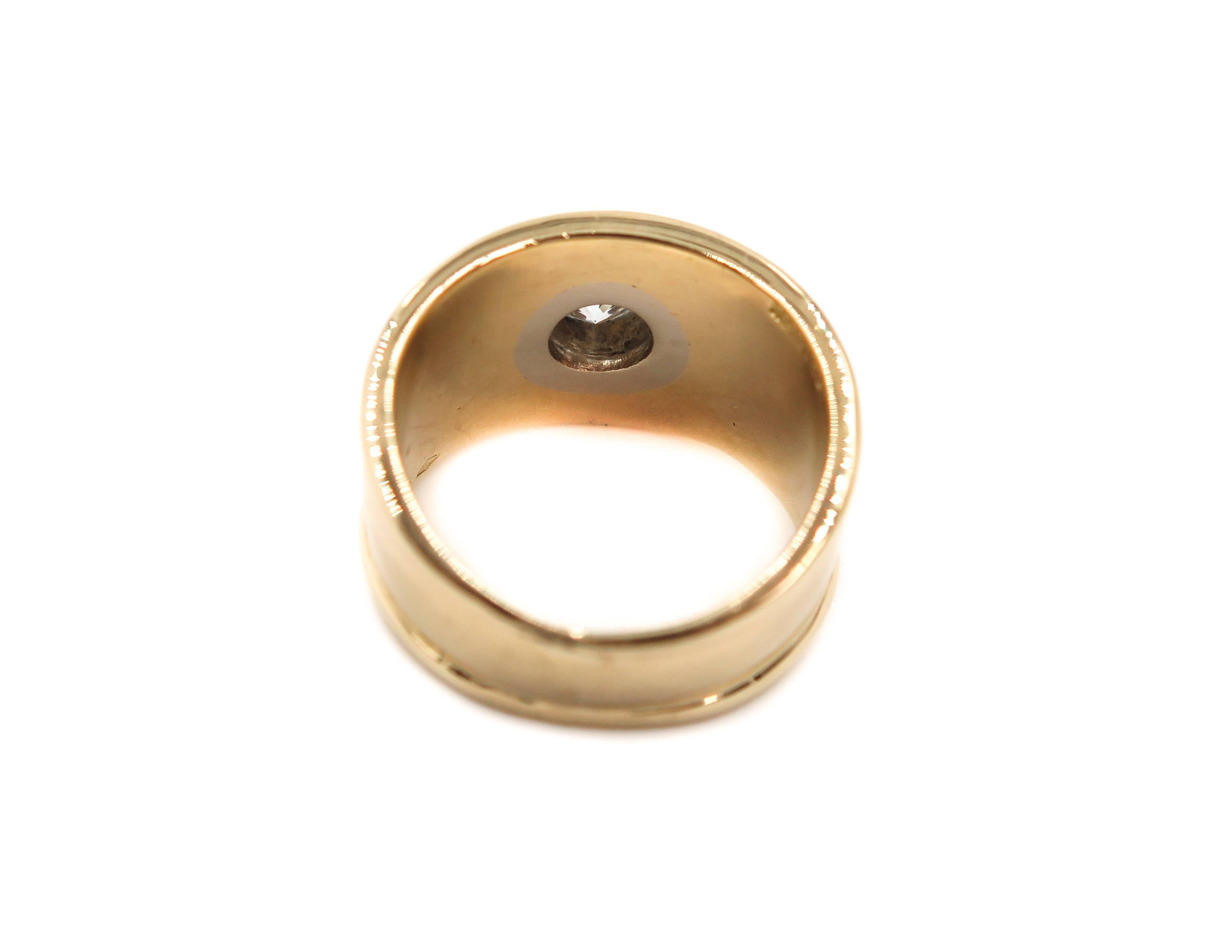 Women's Classic Wave Yellow Gold Ring with Diamond