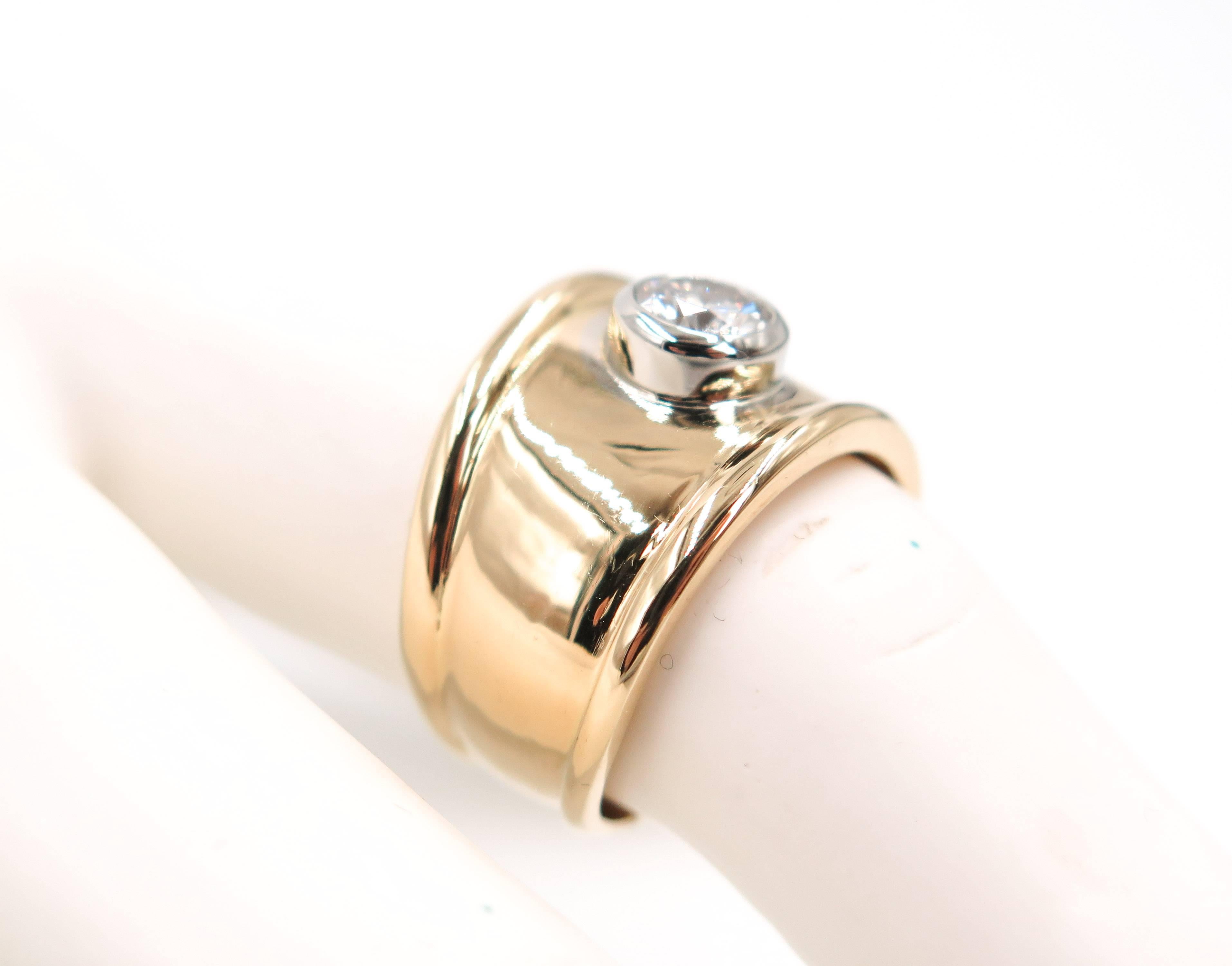 Classic Wave Yellow Gold Ring with Diamond 3