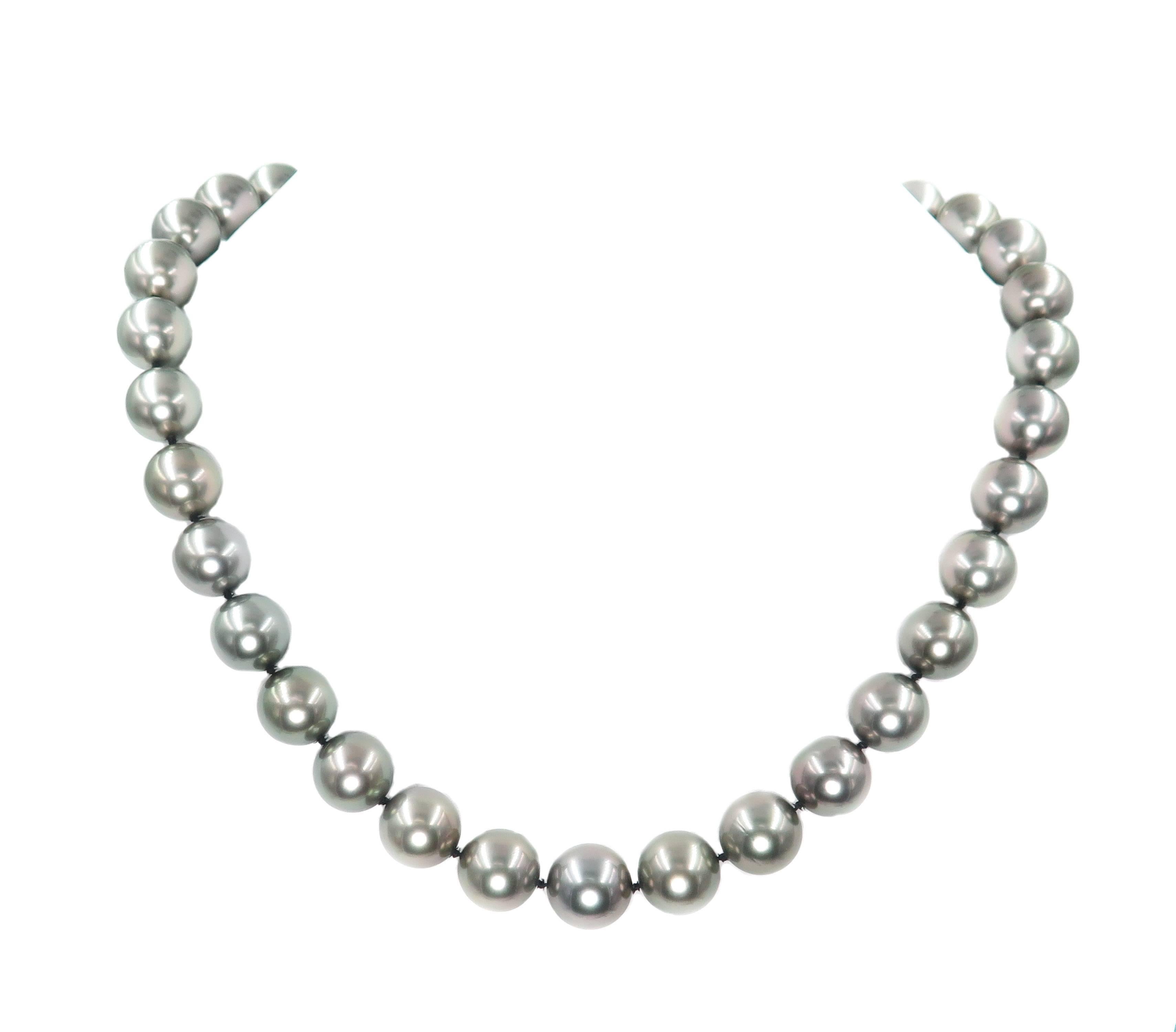 Women's Graduated Black South Sea Pearl Necklace For Sale