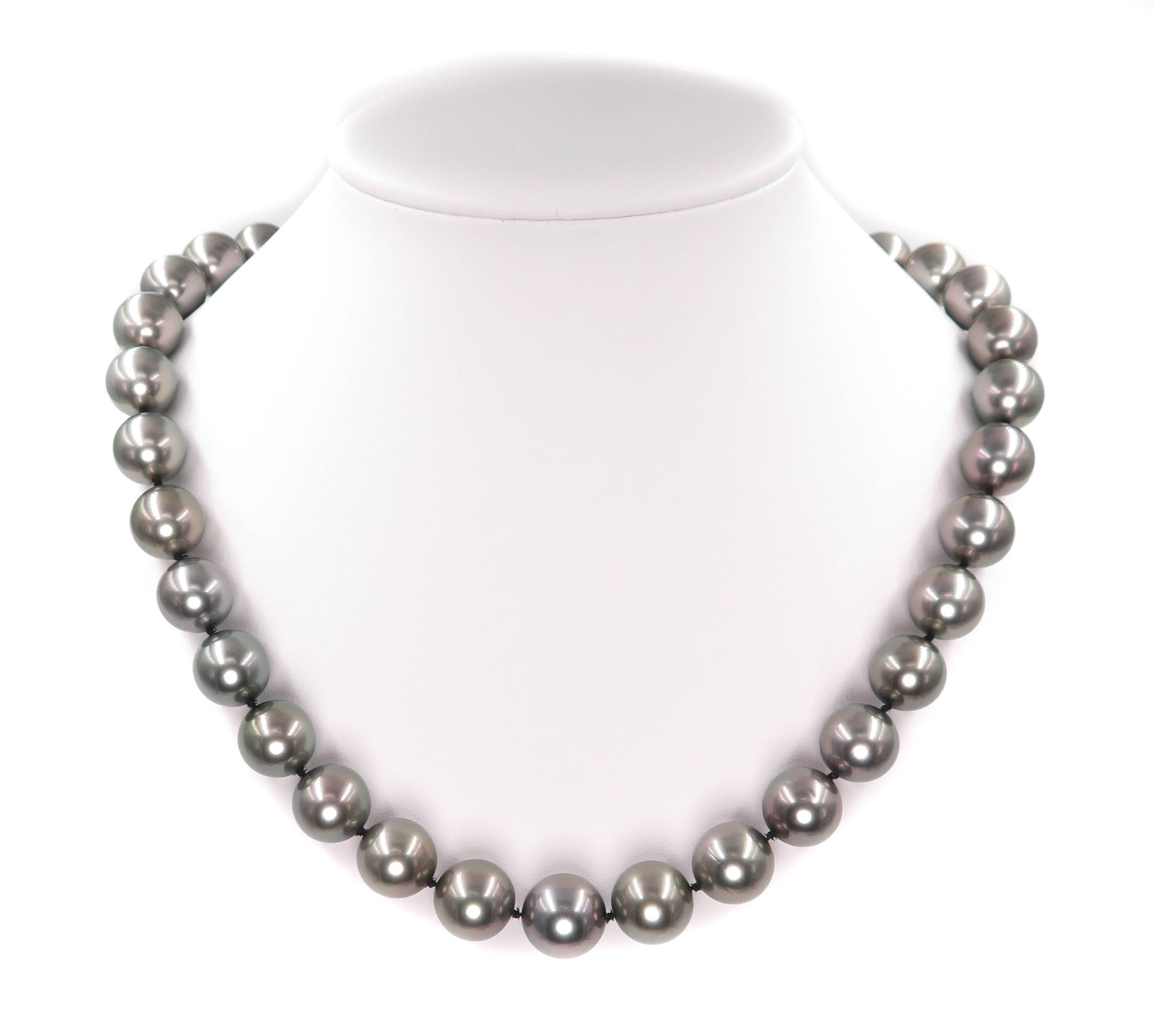 Graduated Black South Sea Pearl Necklace For Sale 1