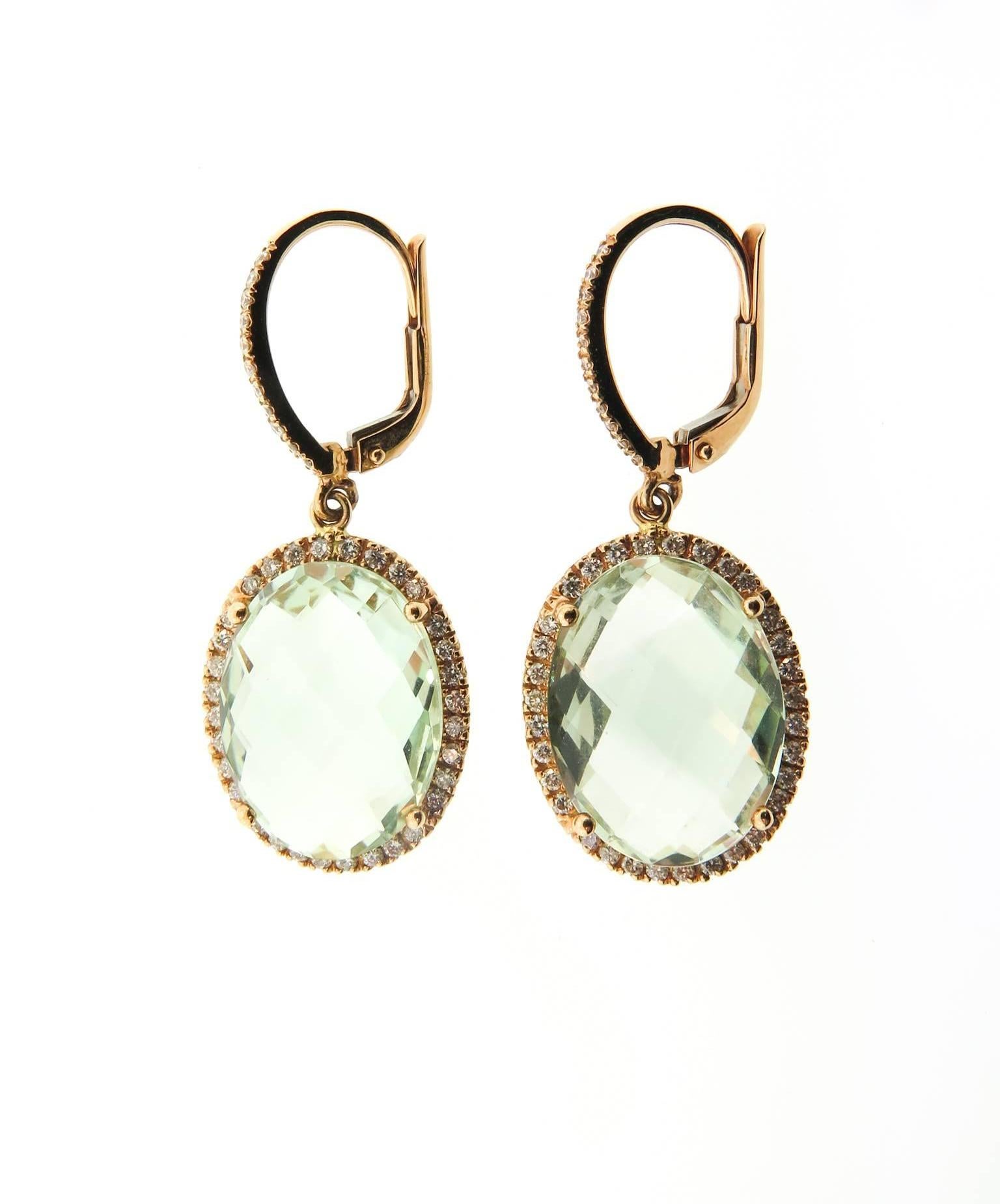 
These beautiful drop earrings portray a delicate yet strong vibe of the green amethyst. The frame of diamonds illuminates the natural warm color of the 18k rose gold.
