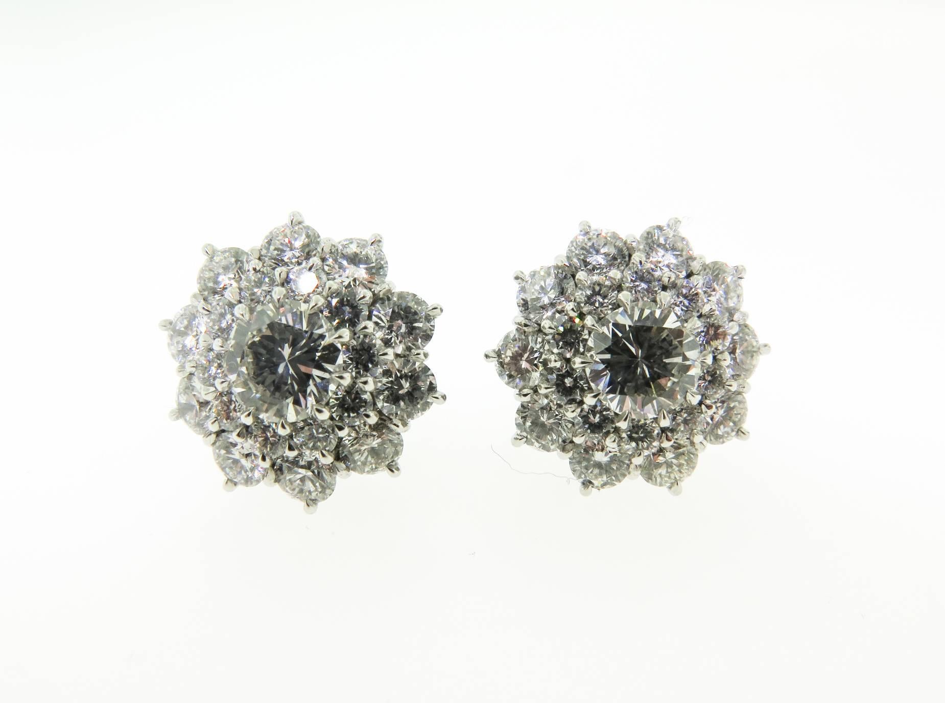 Diamond Platinum Flower Cluster Earrings In New Condition In Greenwich, CT
