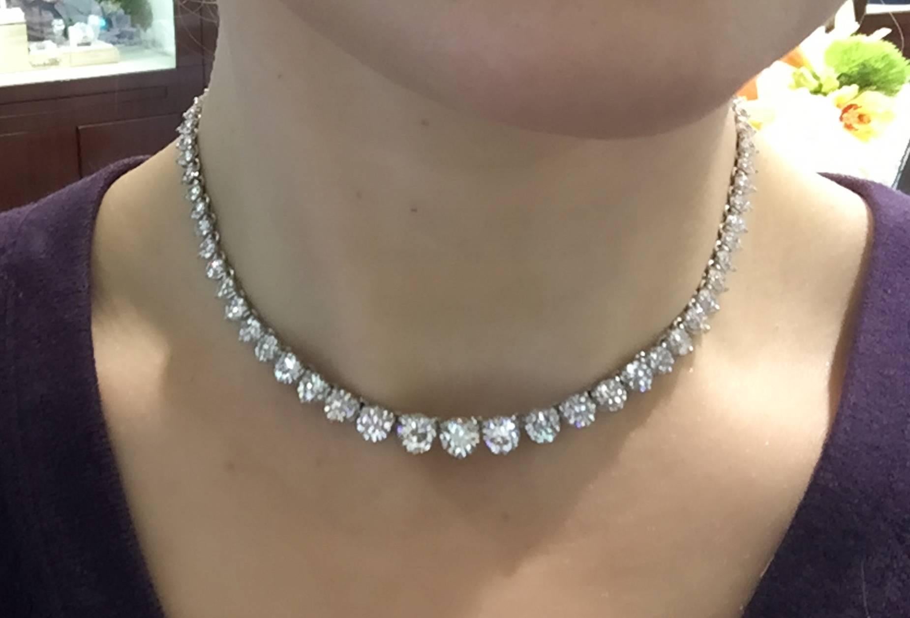 Large Diamond Gold Graduated Riviere Necklace In New Condition In Greenwich, CT