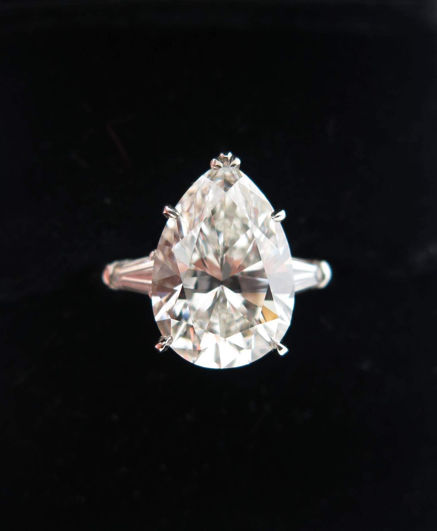 Women's Harry Winston 6.83 carat Pear shaped Diamond Platinum engagement Ring