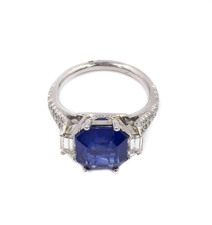 Sapphire and Diamond Platinum Ring For Sale at 1stdibs