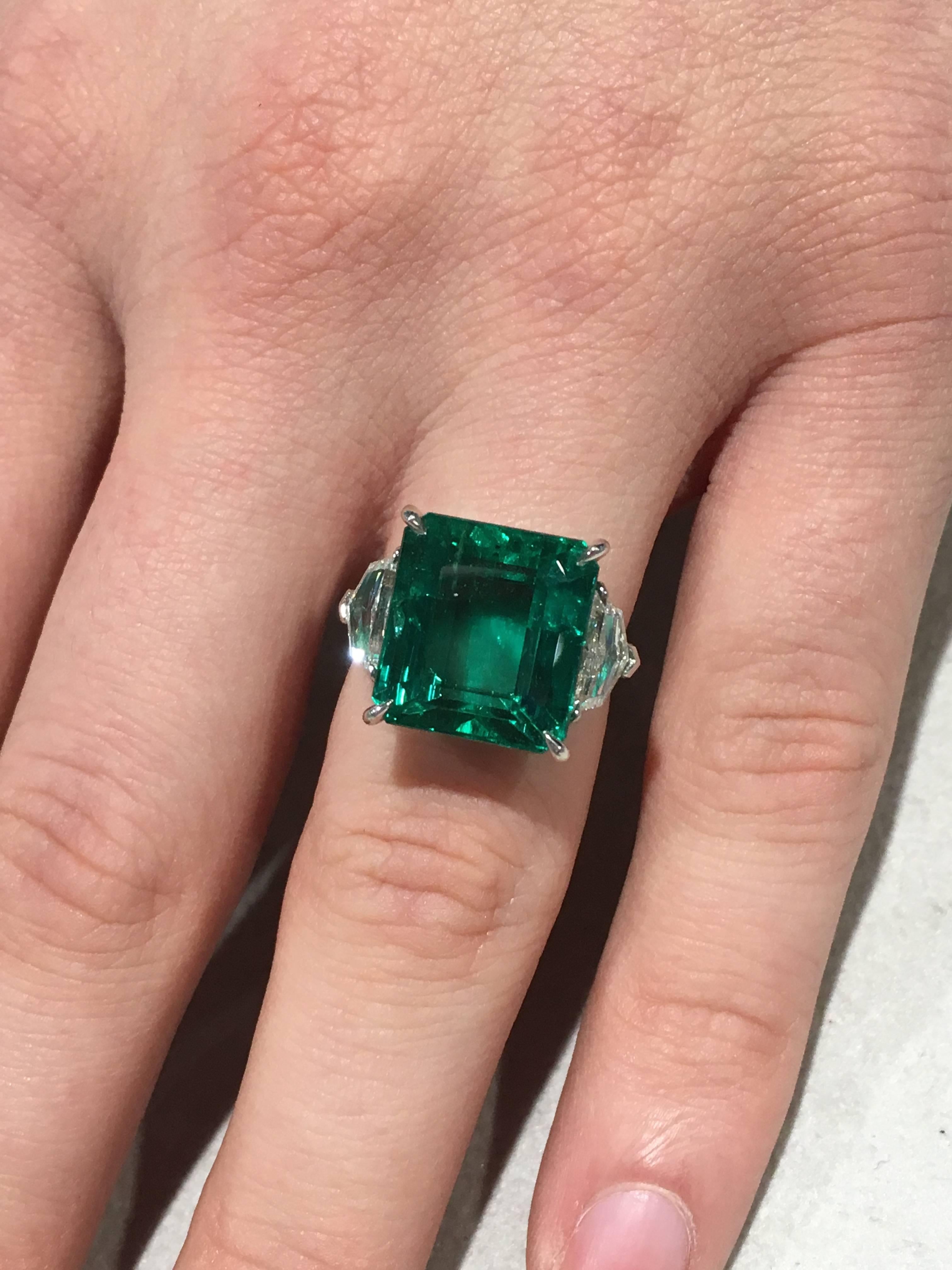 Modern GIA Certified Natural 11.60 Carat Colombian Emerald Platinum Ring