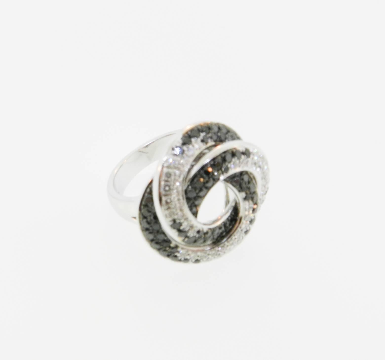 Women's Leo Pizzo Black and White Diamond Interlocking Circles Ring