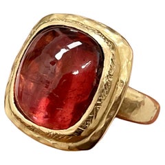 Steven Battelle 11.1 Carats Reddish-Pink Tourmaline Cabochon 18K Gold Ring