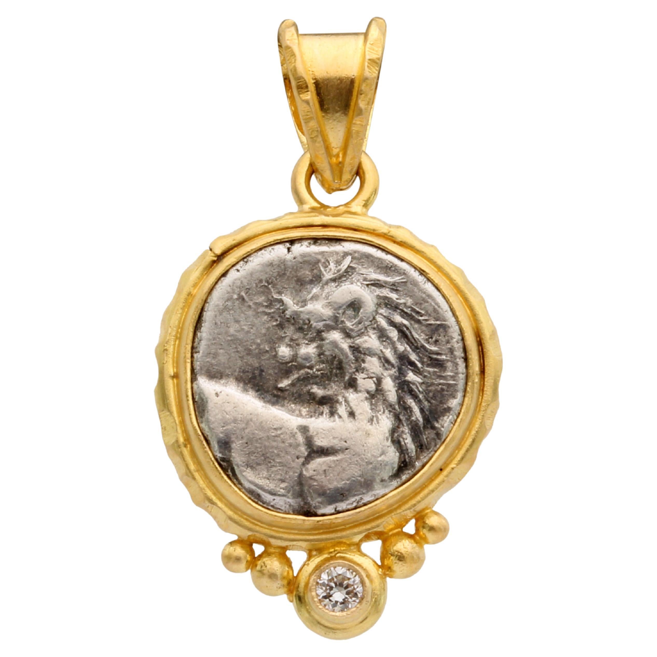 Pendentif en or 18K en forme de pièce de monnaie de lion de l'Antiquité grecque du 4e siècle avant J.-C. avec diamant