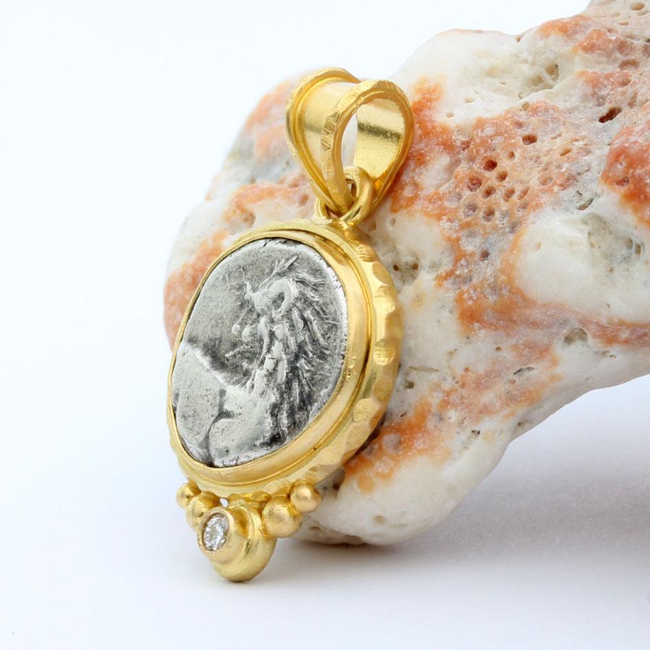 Grec classique Pendentif en or 18K en forme de pièce de monnaie de lion de l'Antiquité grecque du 4e siècle avant J.-C. avec diamant en vente