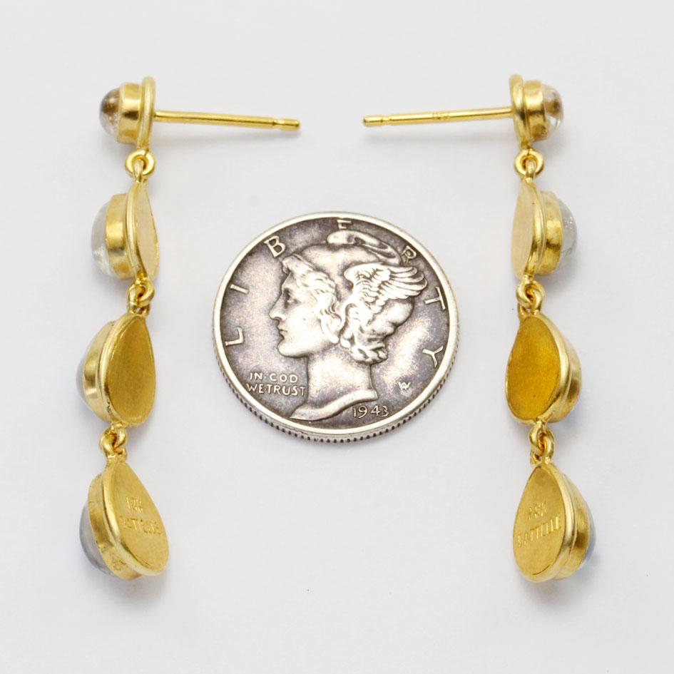 Steven Battelle 5,1 Karat Multi Regenbogen Mondstein 18K Gold Post Ohrringe (Cabochon) im Angebot
