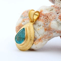 Steven Battelle : pendentif en apatite de 1,9 carats, en or 18 carats